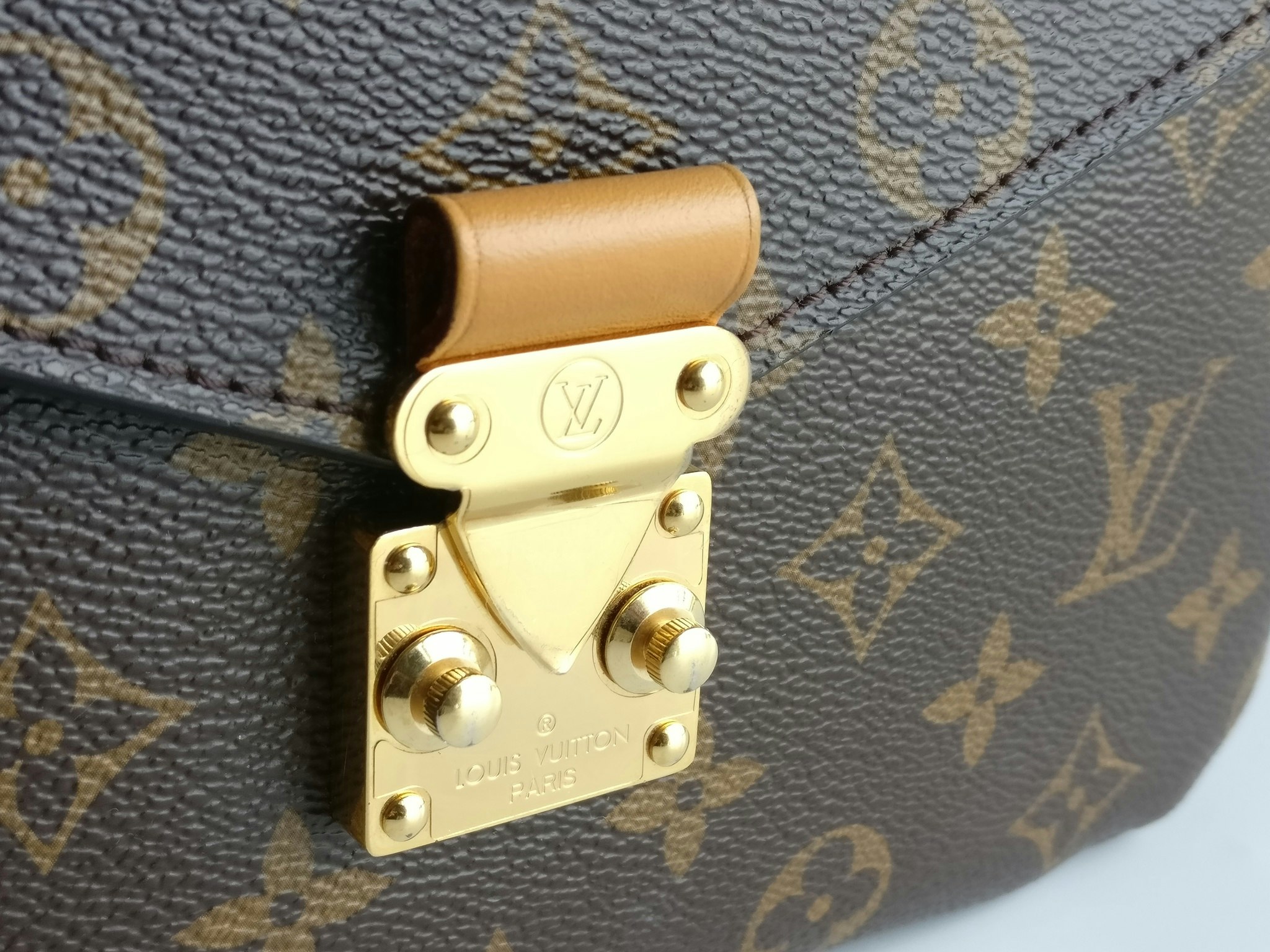 Louis Vuitton Pochette Metis