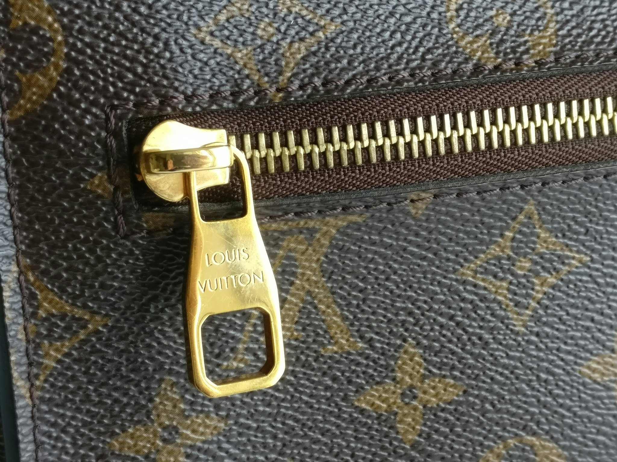 Louis Vuitton Pochette Metis