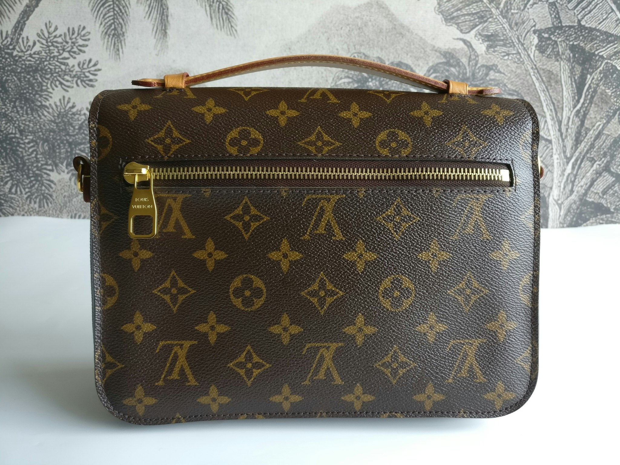 Louis Vuitton Pochette Metis