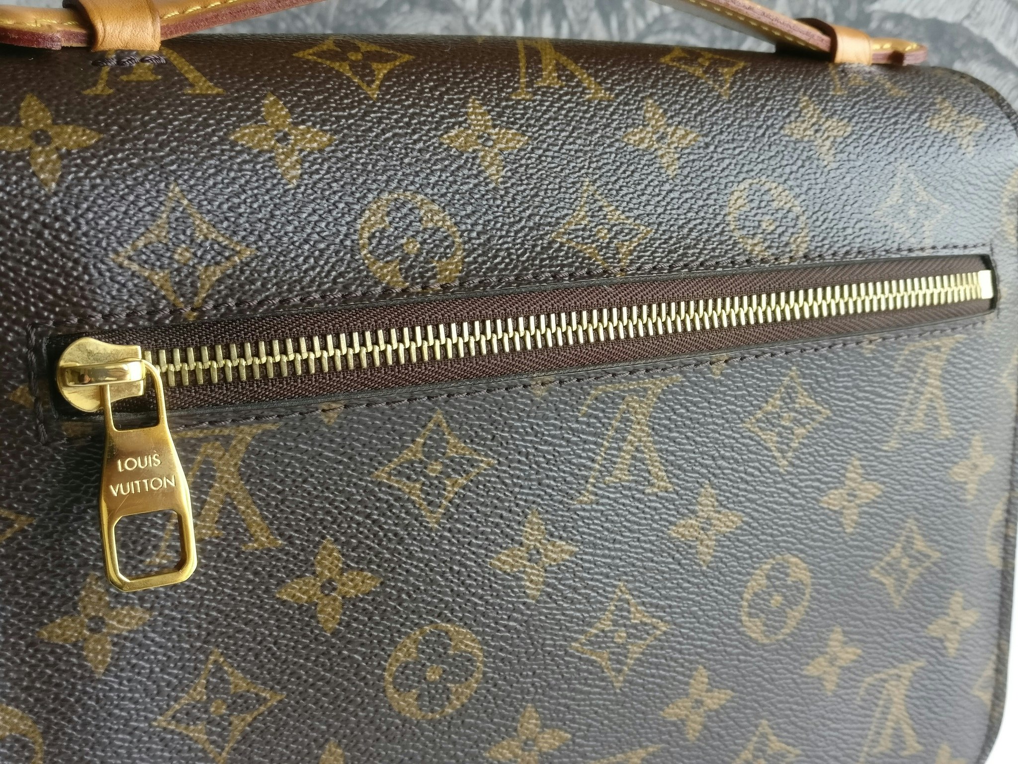 Louis Vuitton Pochette Metis