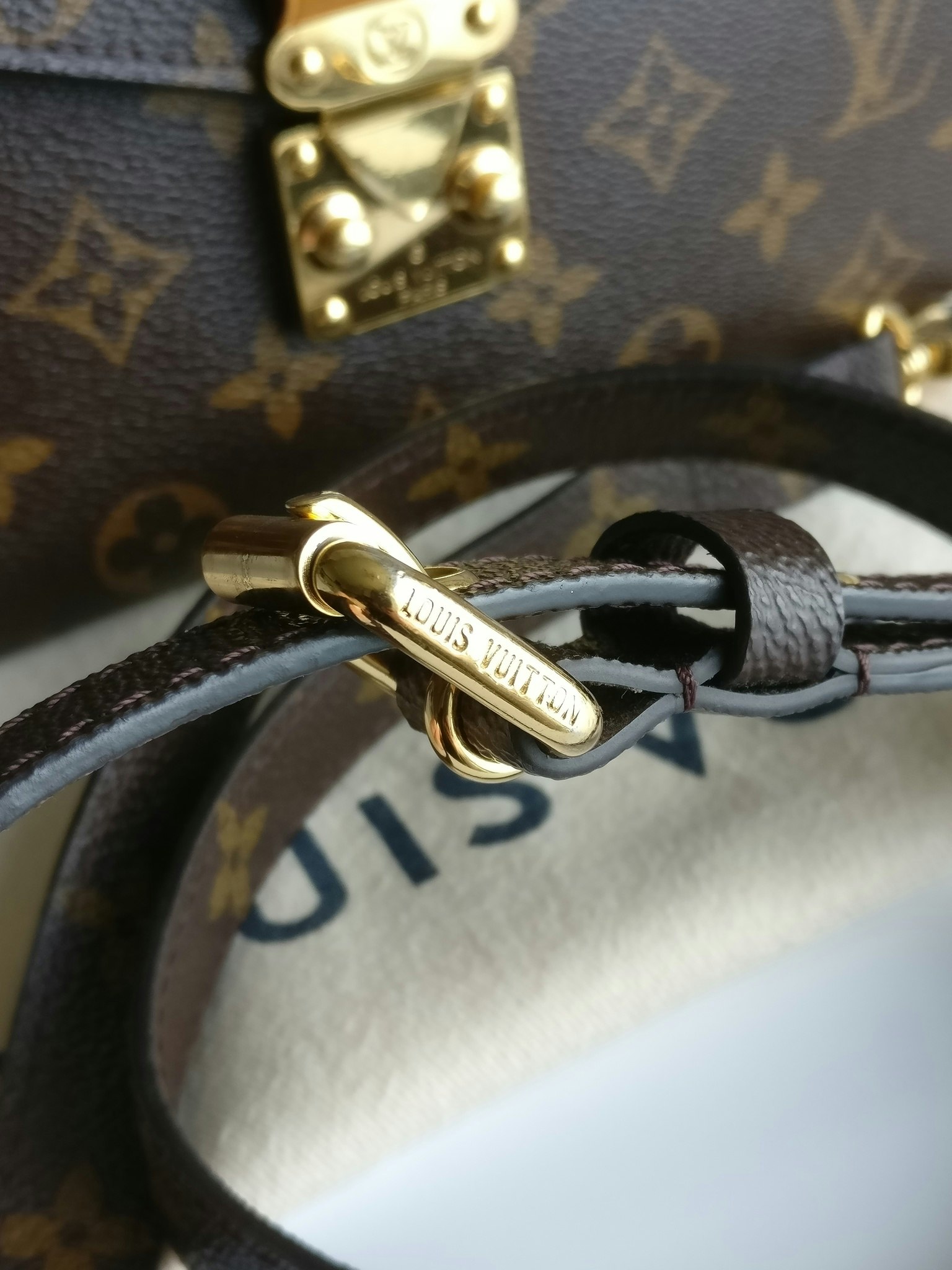 Louis Vuitton Pochette Metis