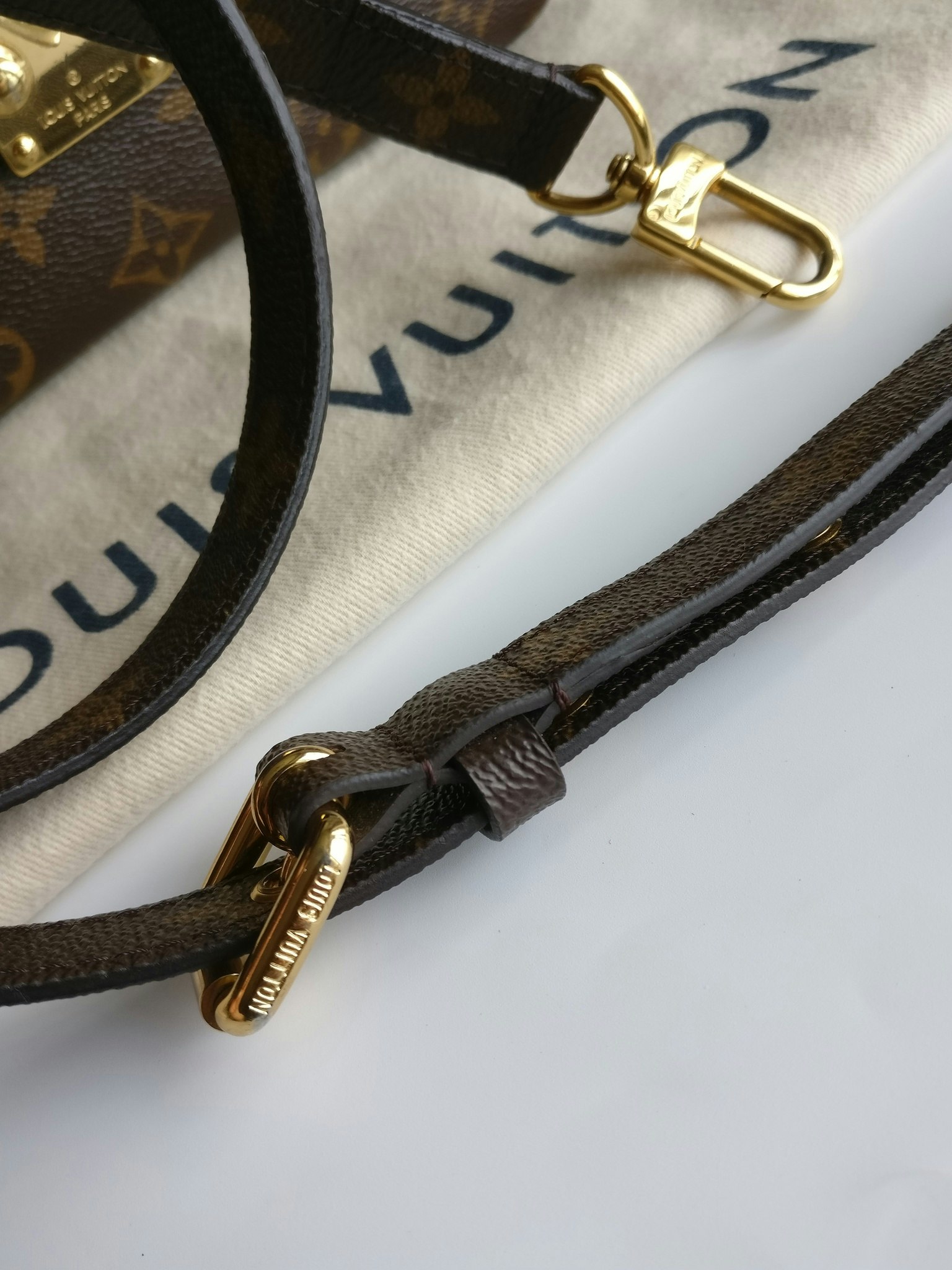 Louis Vuitton Pochette Metis