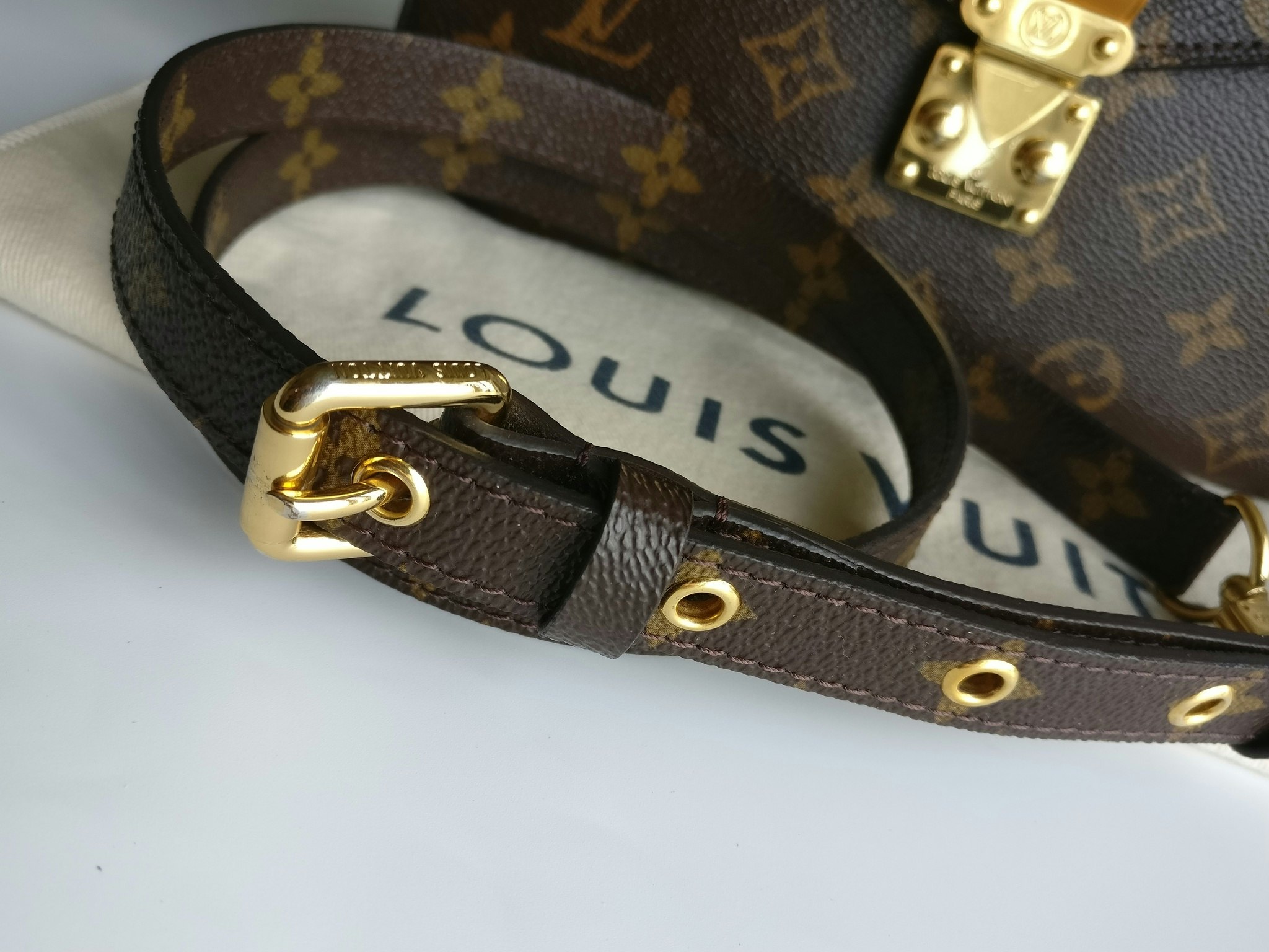 Louis Vuitton Pochette Metis