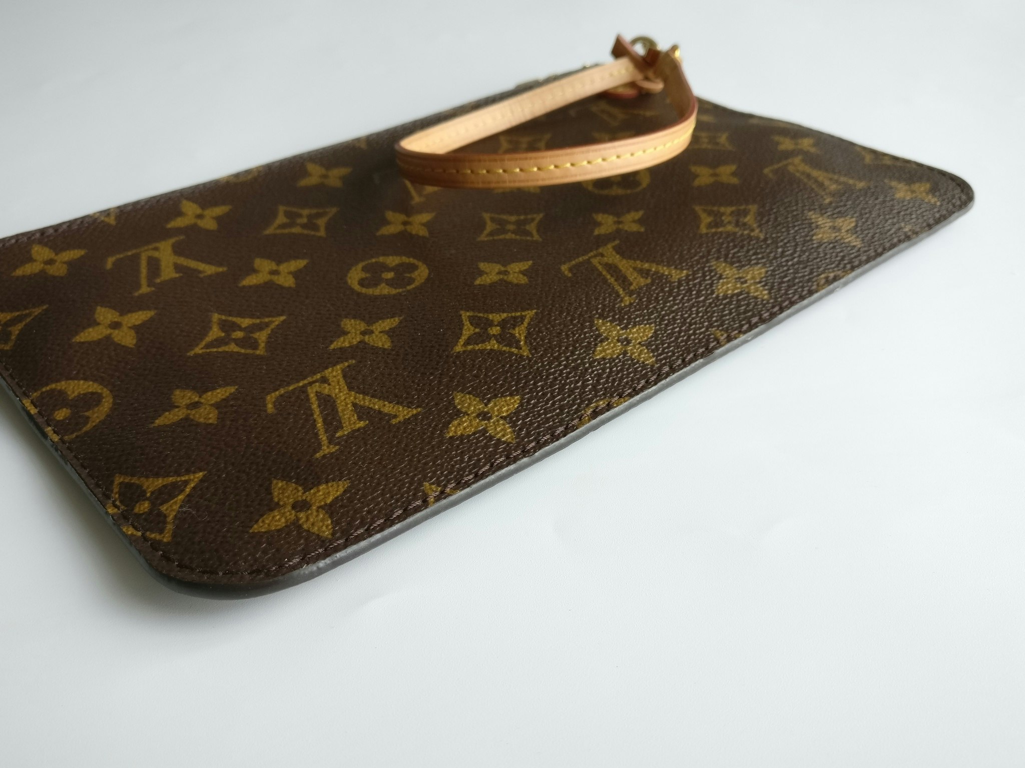 Louis Vuitton Neverfull MM pochette