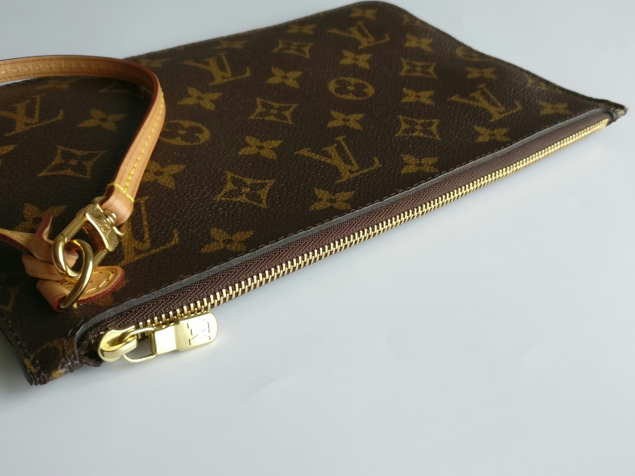 Louis Vuitton Neverfull MM pochette