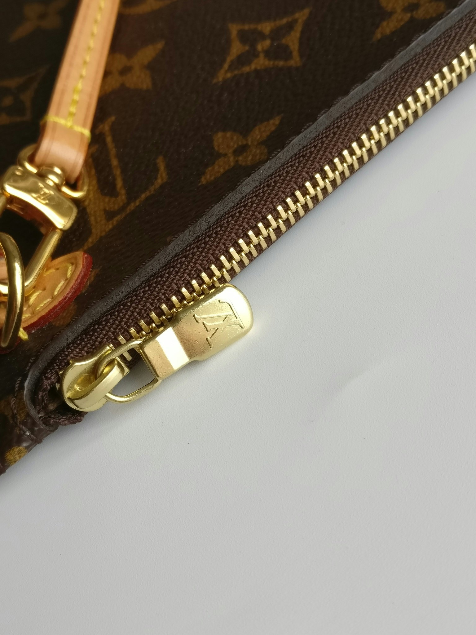Louis Vuitton Neverfull MM pochette