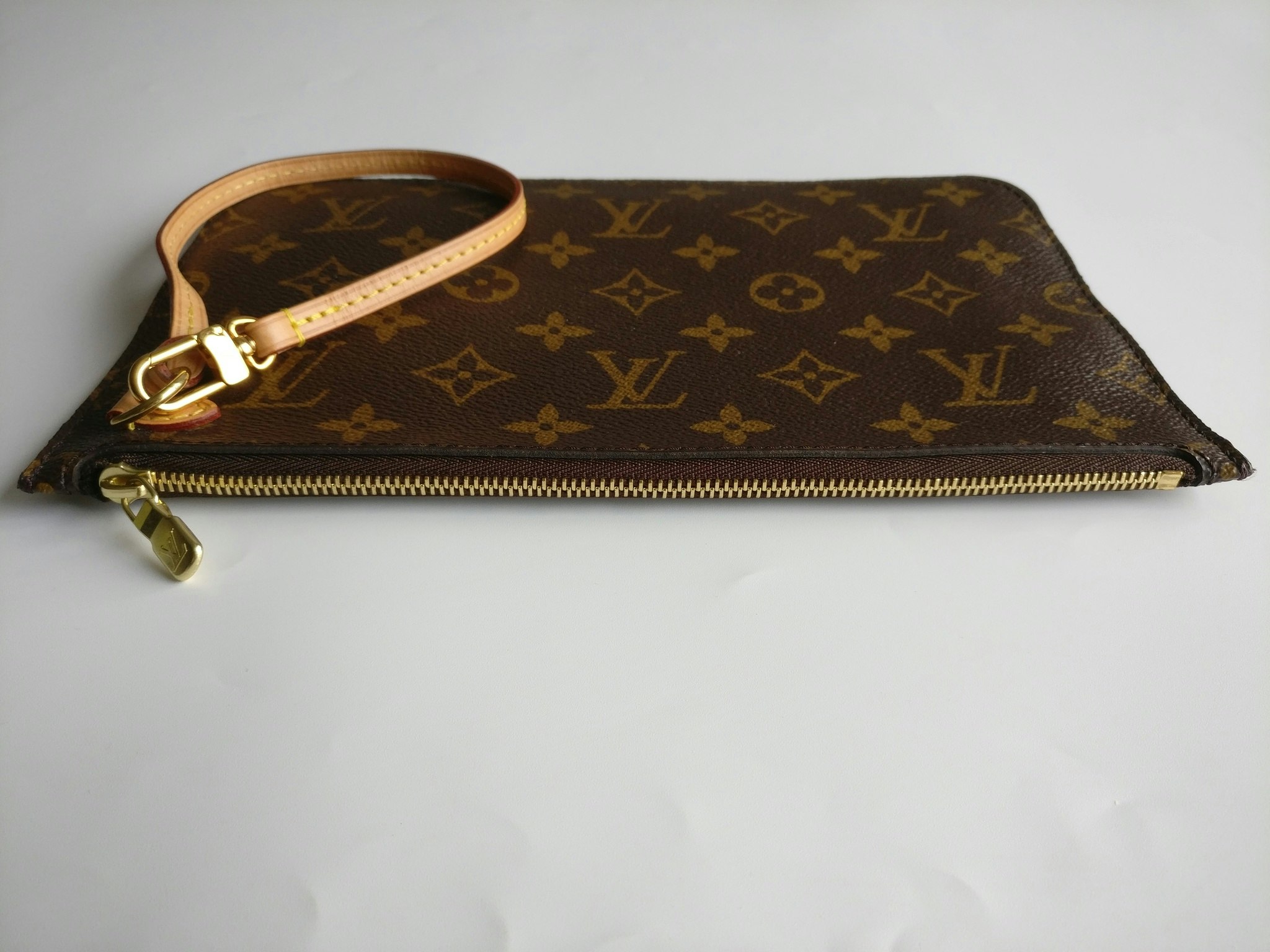 Louis Vuitton Neverfull MM pochette