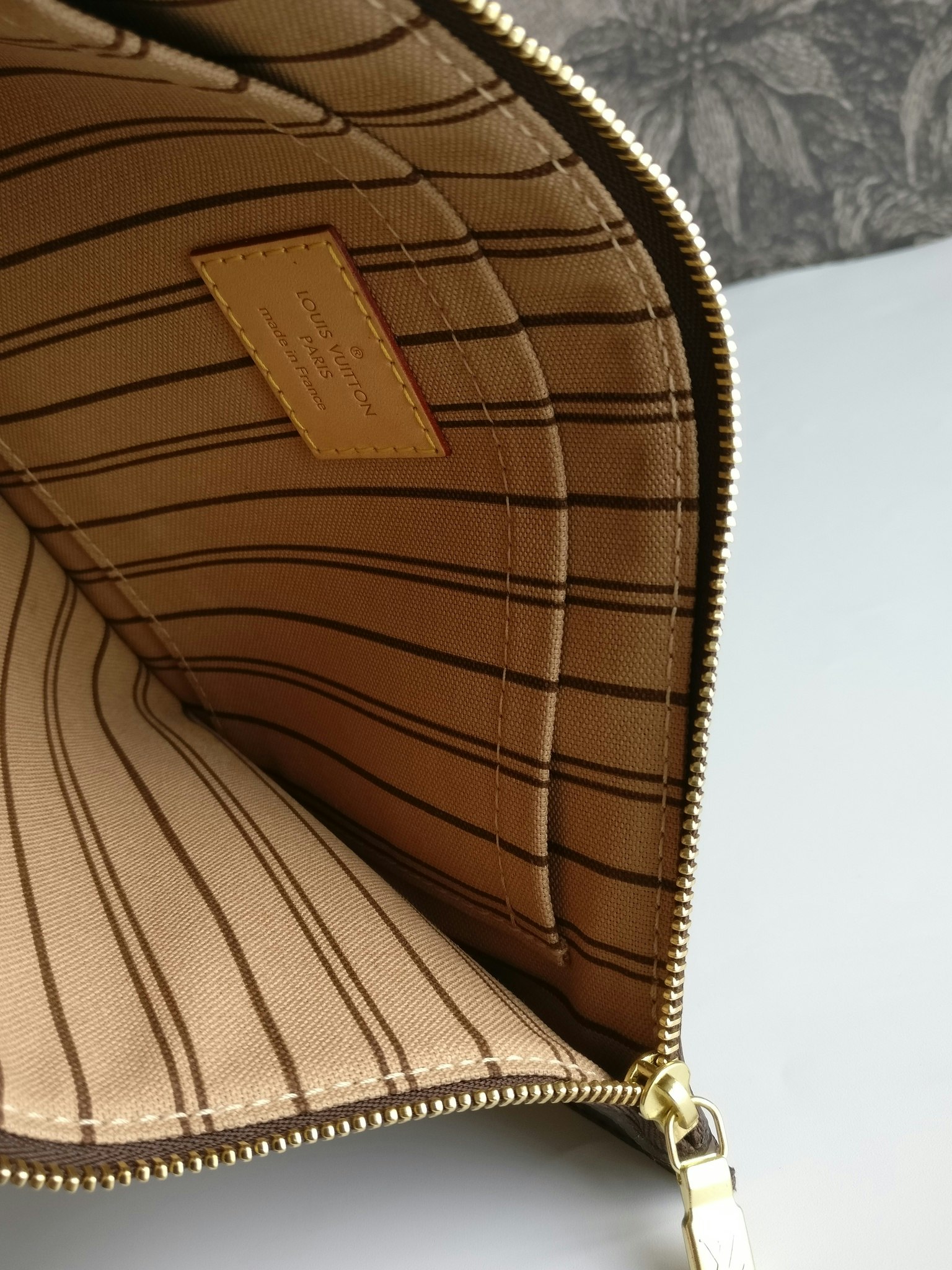 Louis Vuitton Neverfull MM pochette