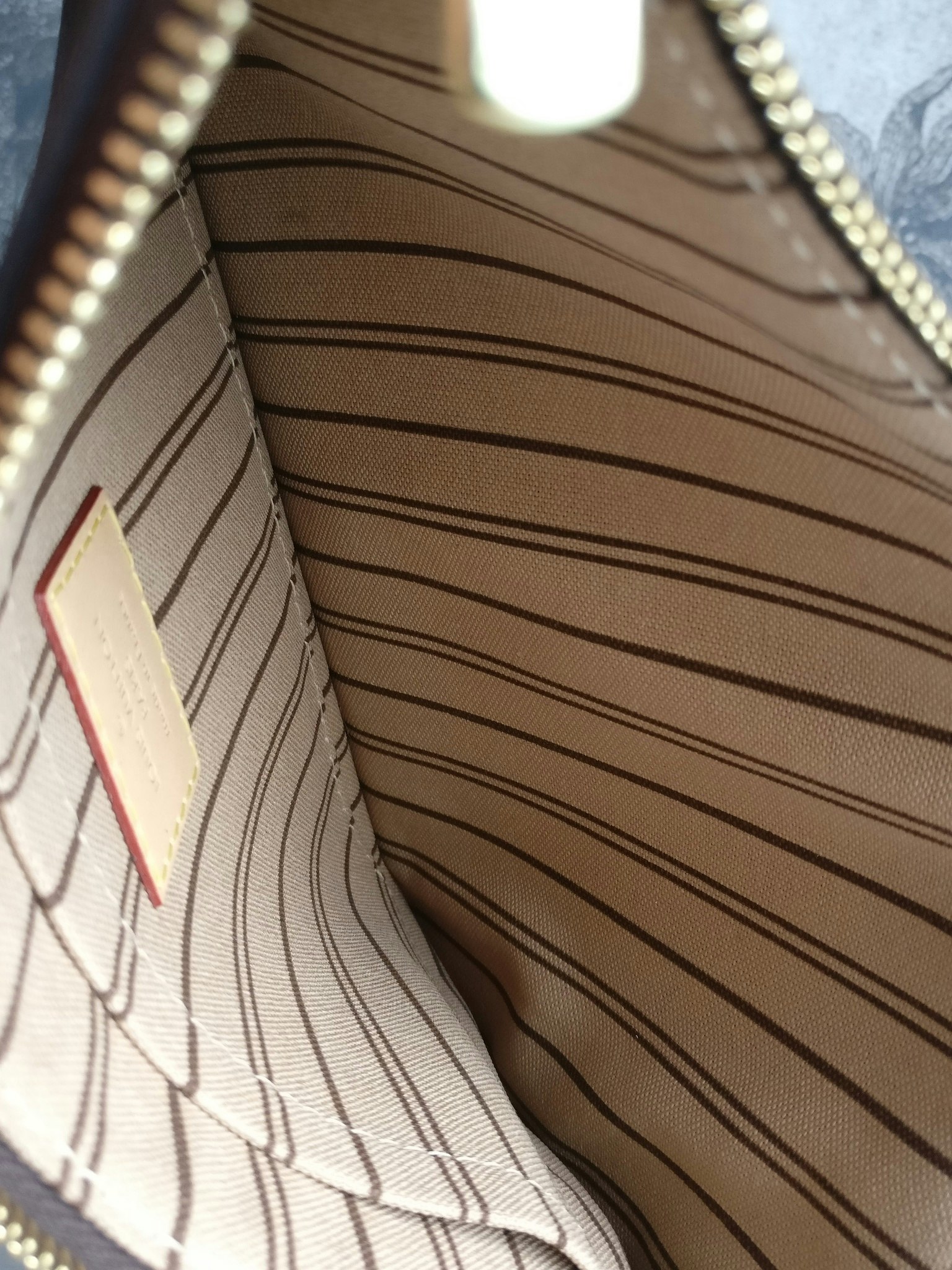 Louis Vuitton Neverfull MM pochette