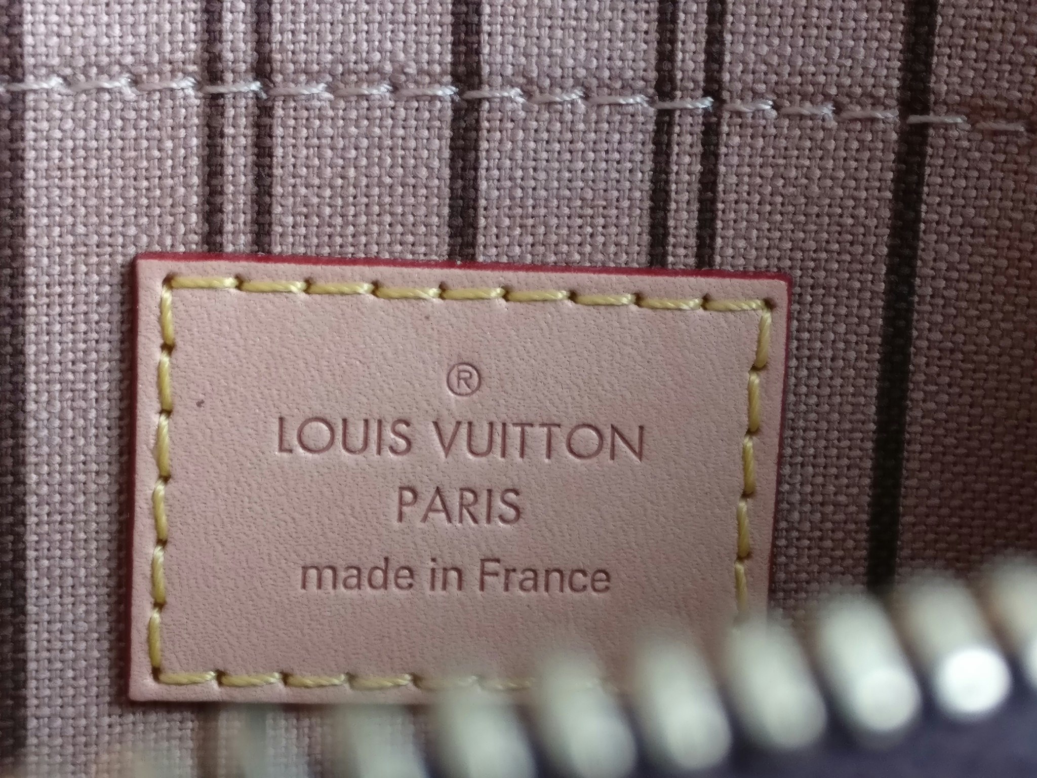 Louis Vuitton Neverfull MM pochette