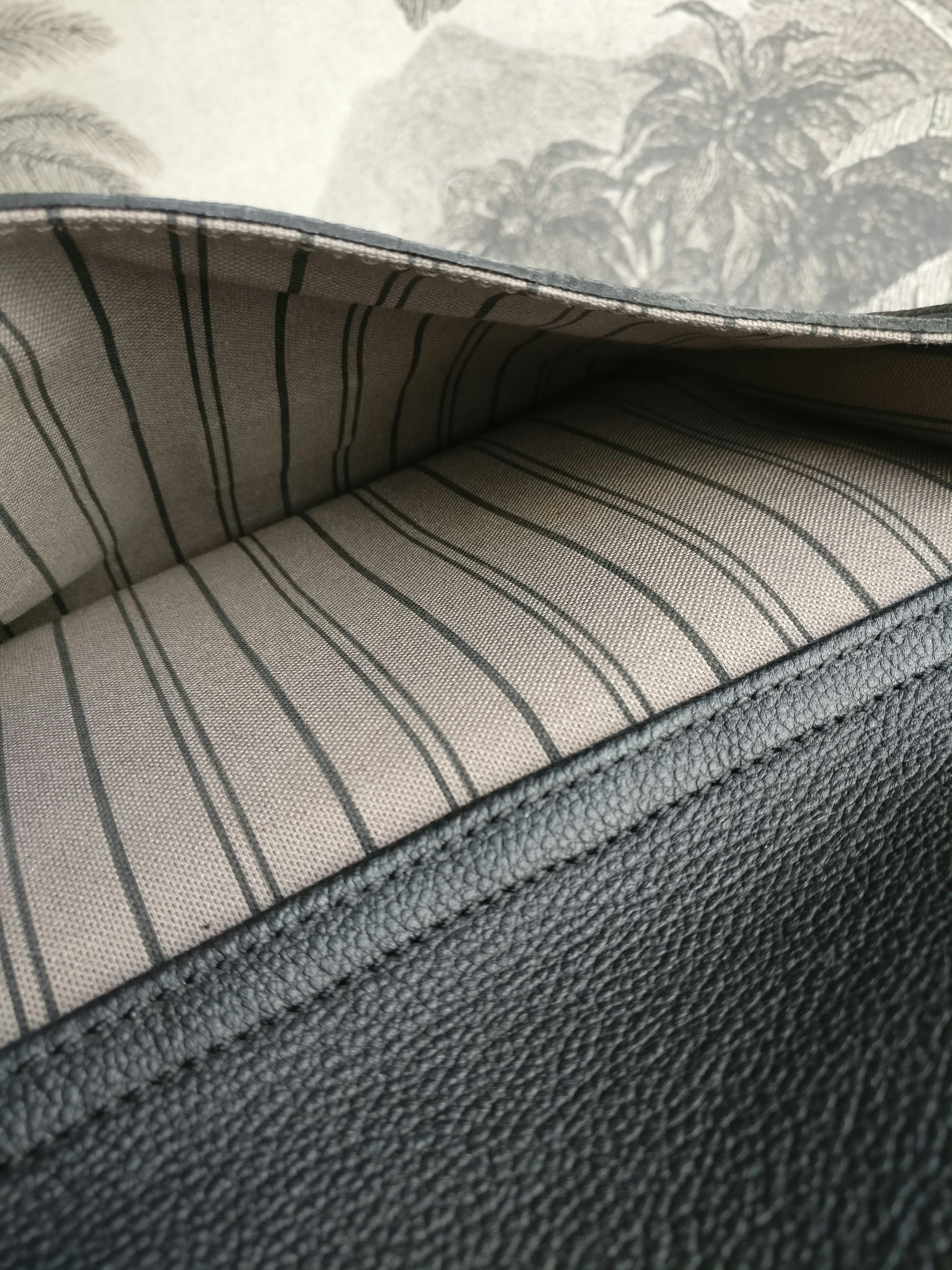 Louis Vuitton Metis Hobo