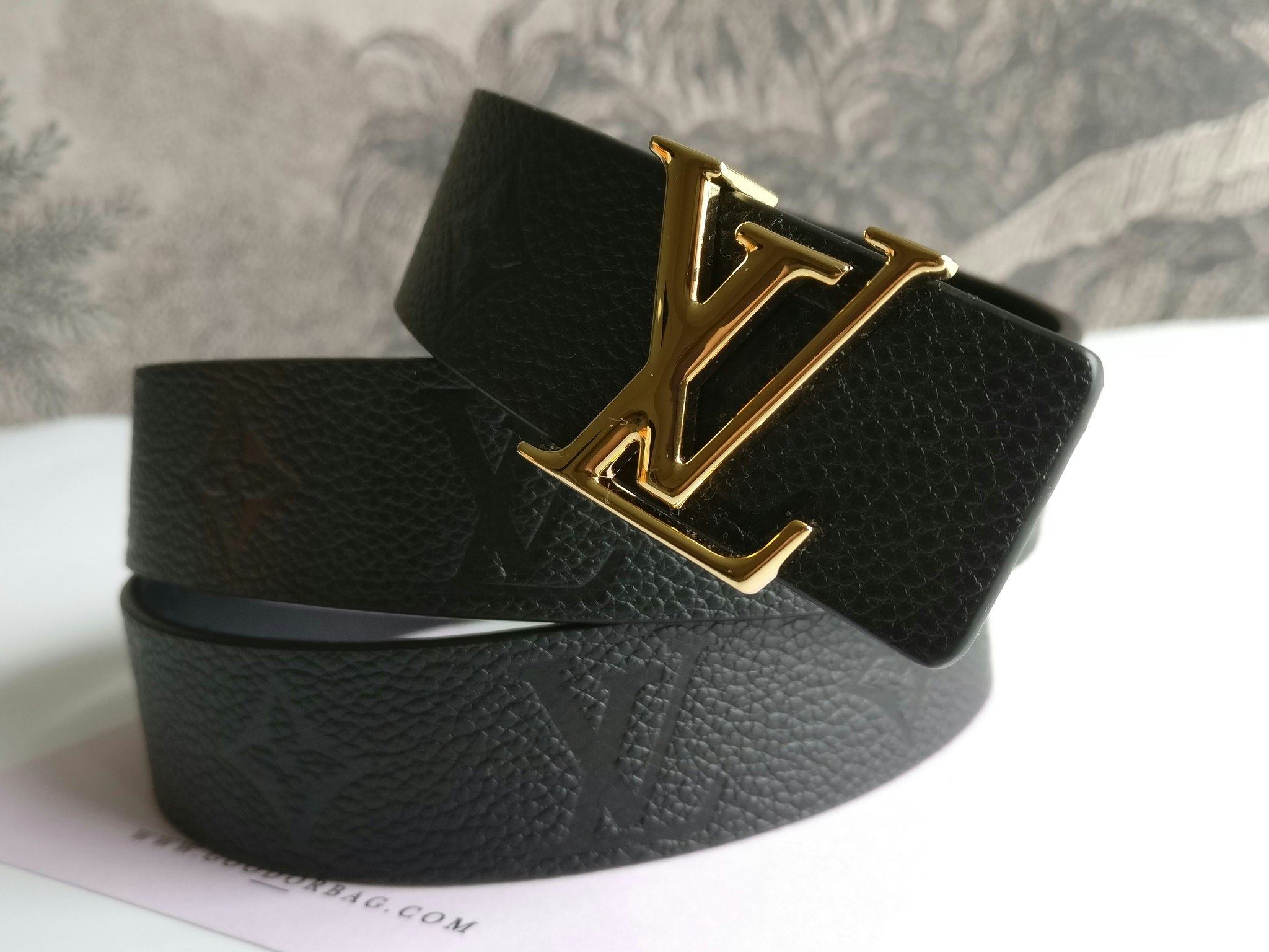 Louis Vuitton LV Iconic 30mm Reversible belt empreinte