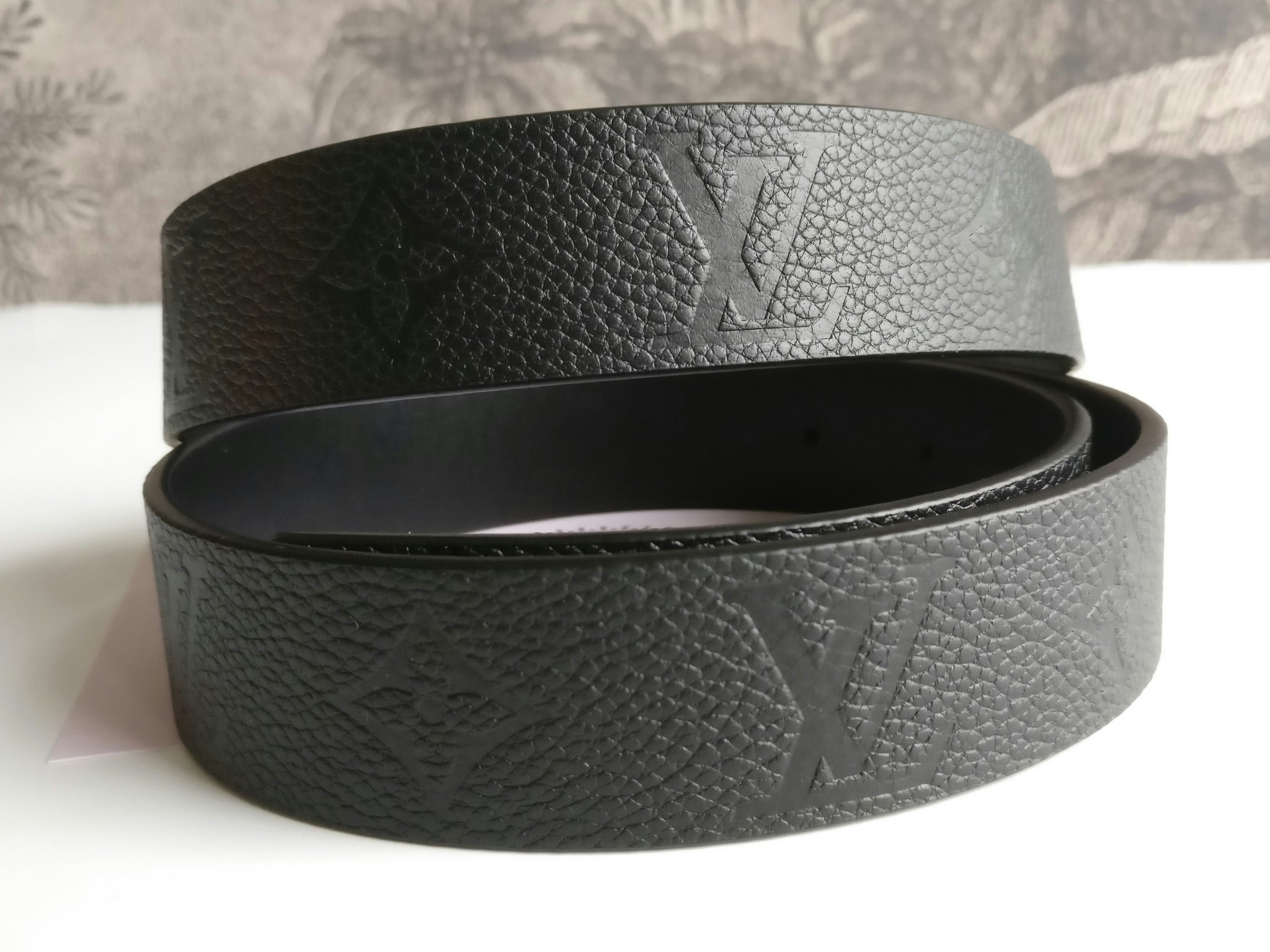 Louis Vuitton LV Iconic 30mm Reversible belt empreinte