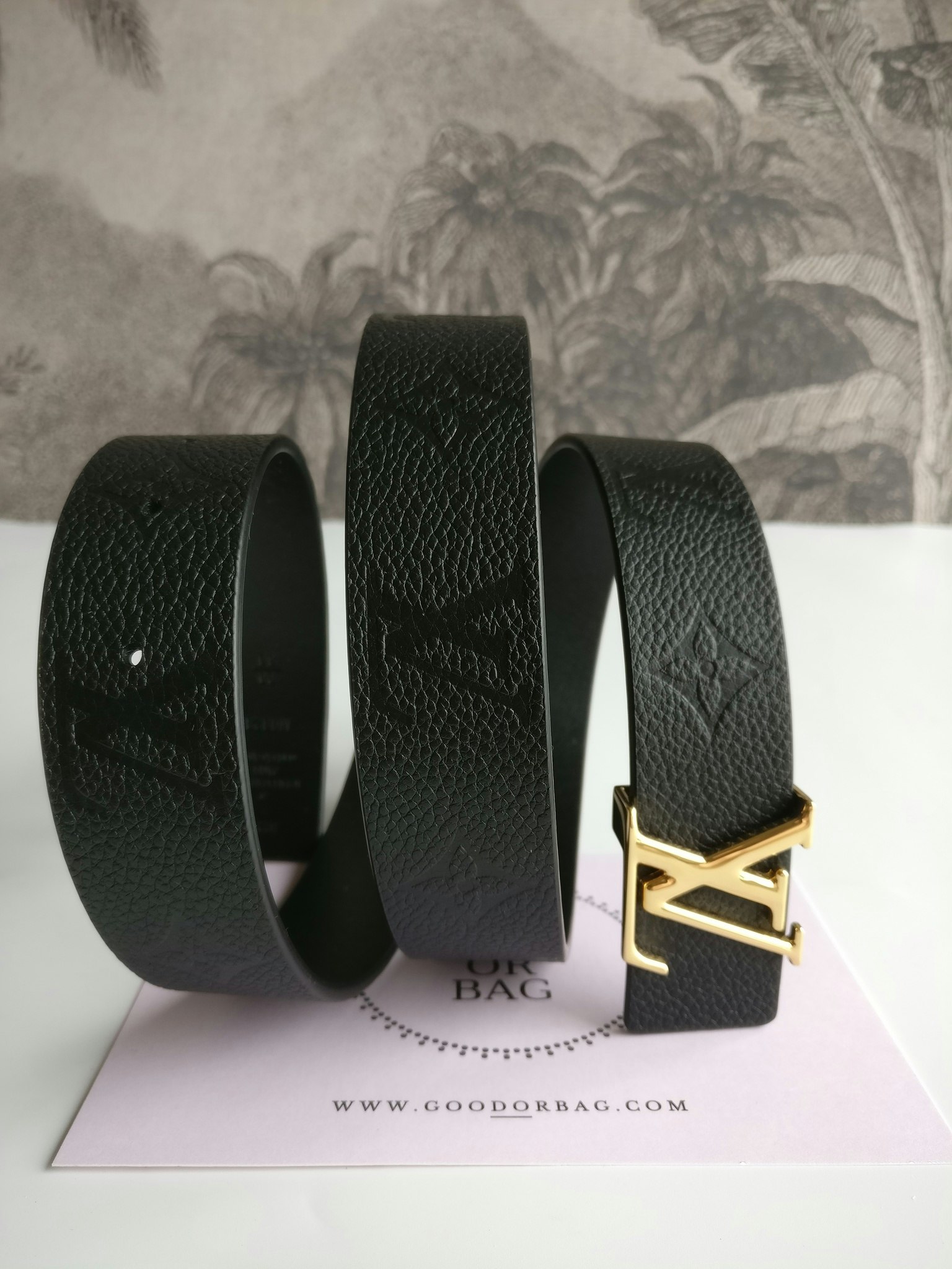 Louis Vuitton LV Iconic 30mm Reversible belt empreinte
