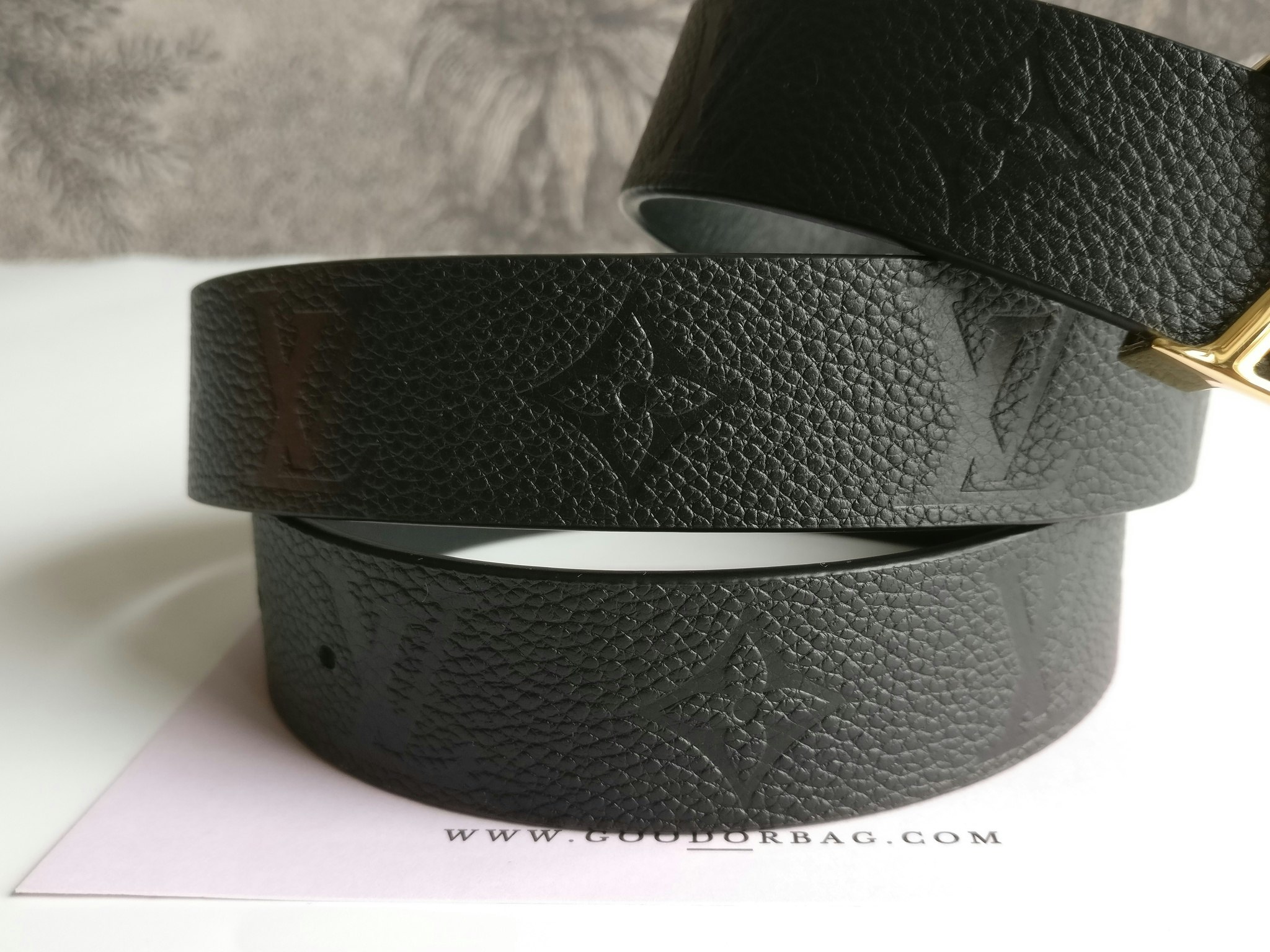 Louis Vuitton LV Iconic 30mm Reversible belt empreinte