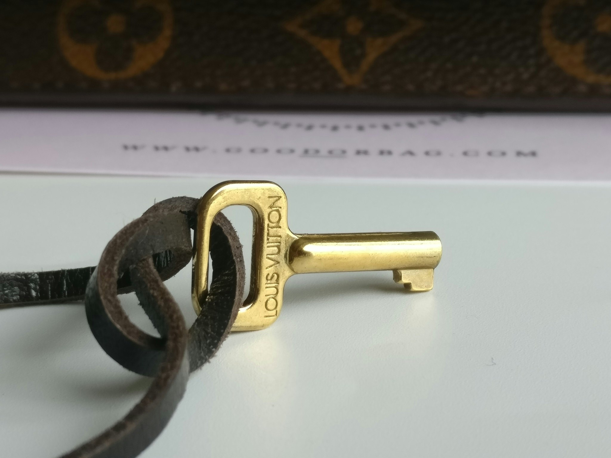 Louis Vuitton Monceau 28