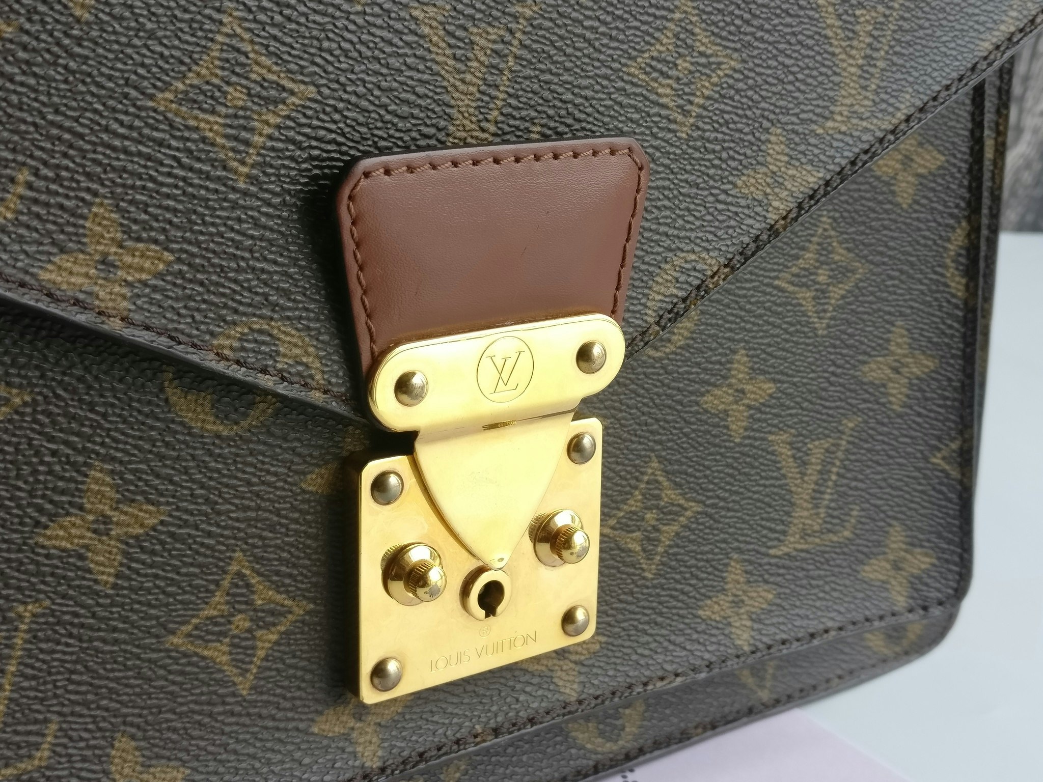 Louis Vuitton Monceau 28