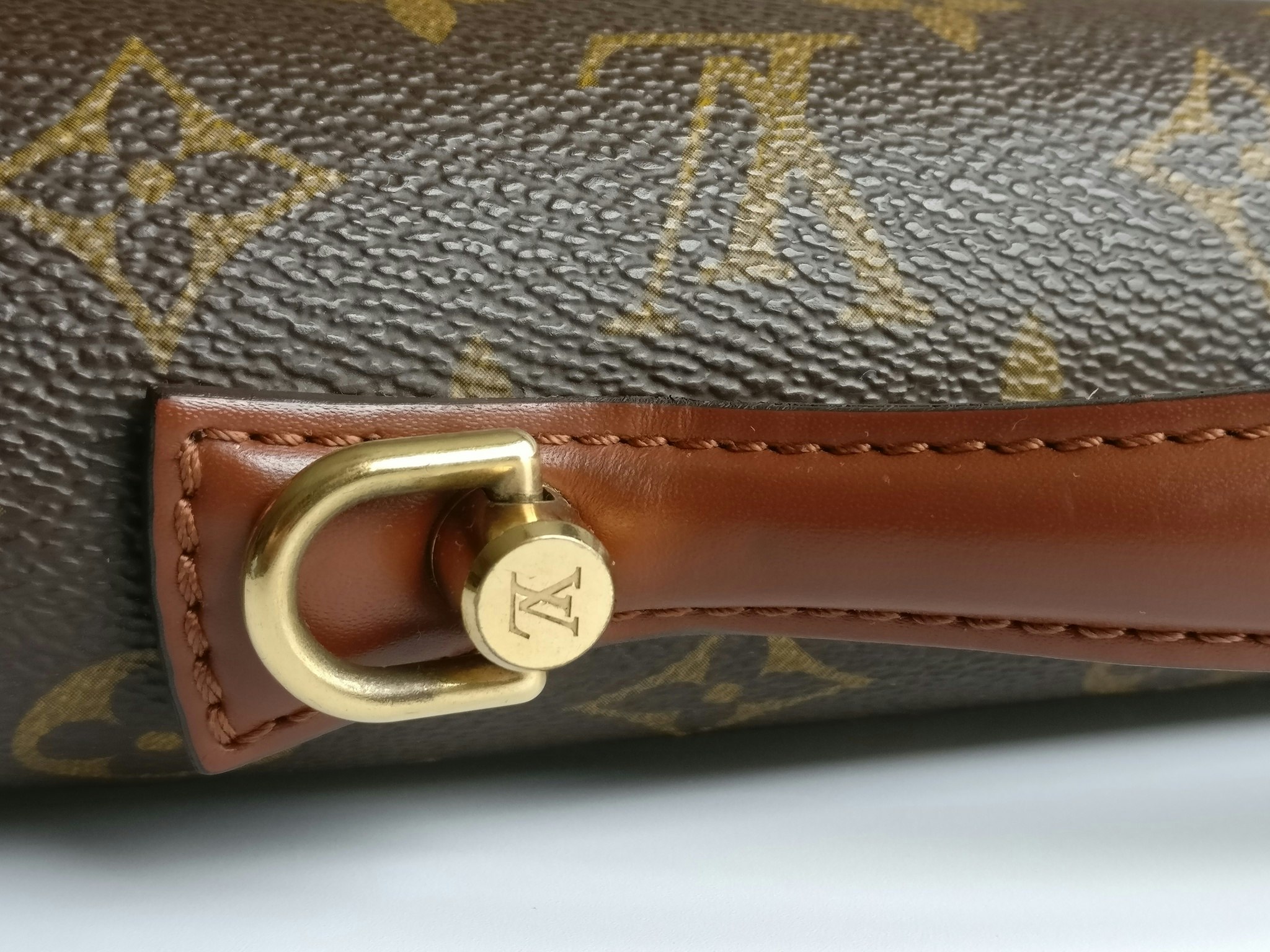 Louis Vuitton Monceau 28