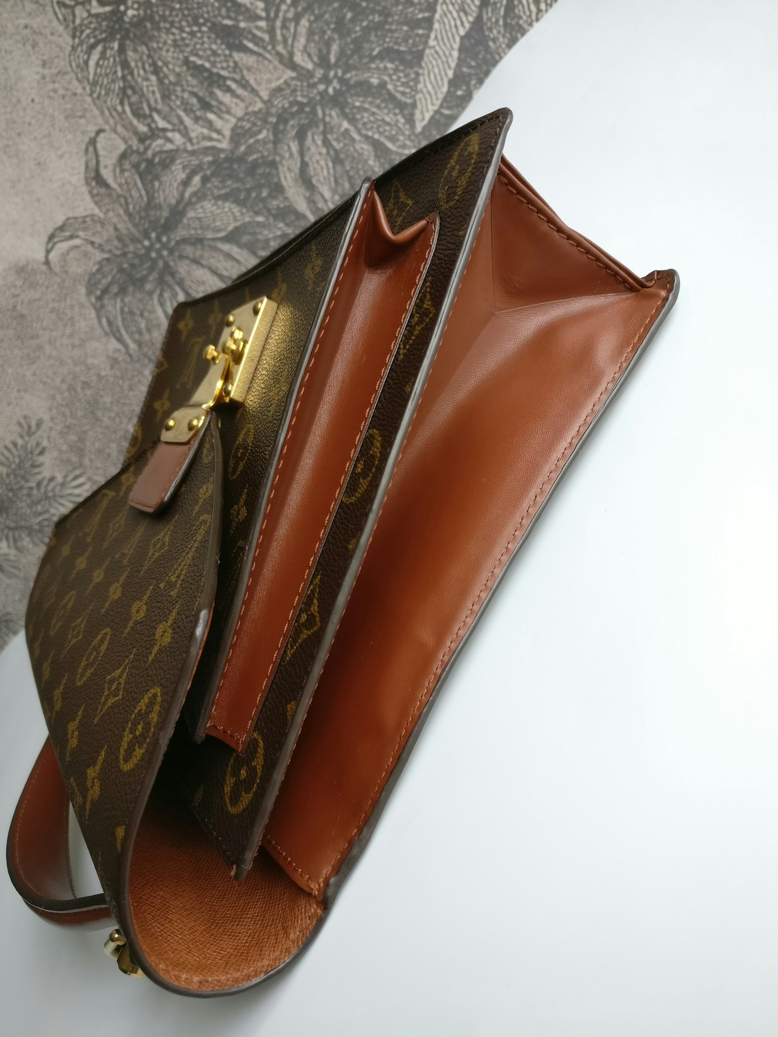 Louis Vuitton Monceau 28
