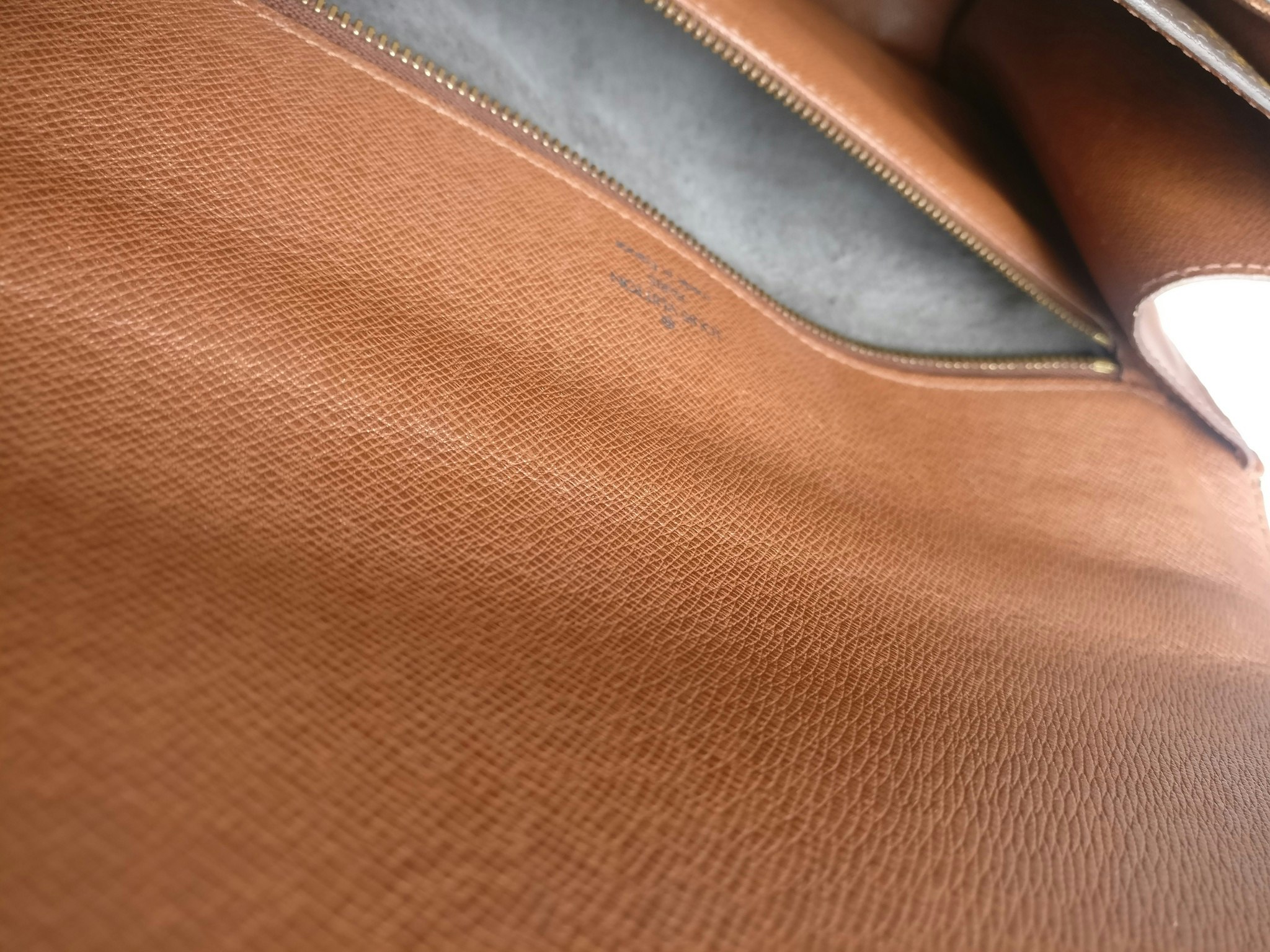 Louis Vuitton Monceau 28