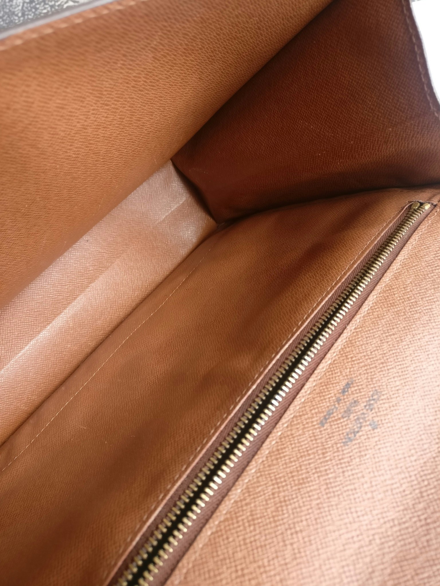 Louis Vuitton Monceau 28