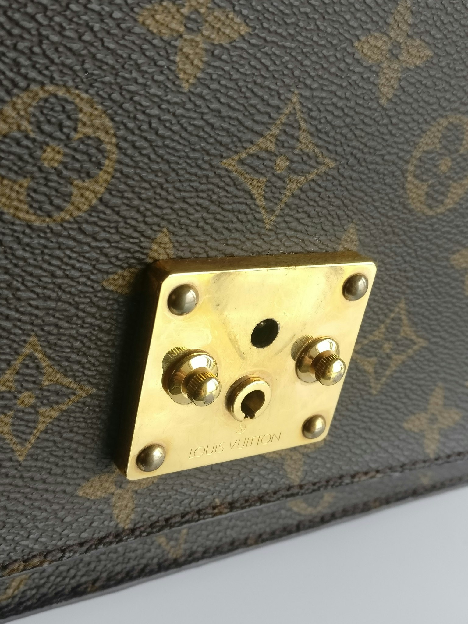 Louis Vuitton Monceau 28