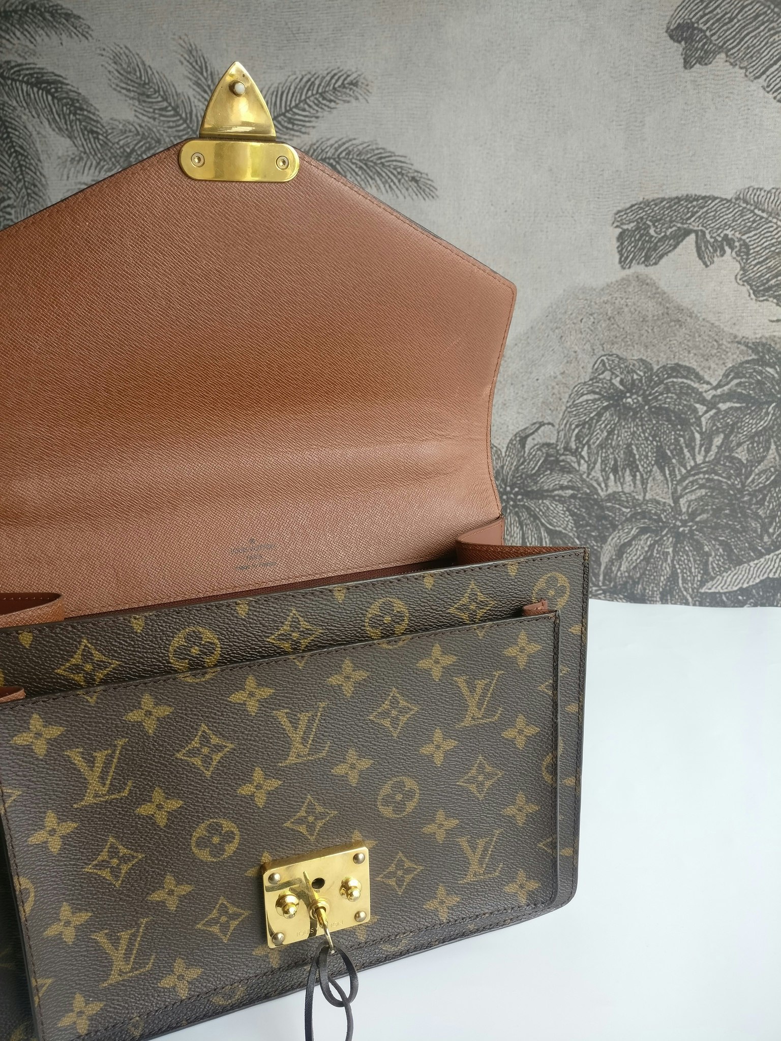 Louis Vuitton Monceau 28