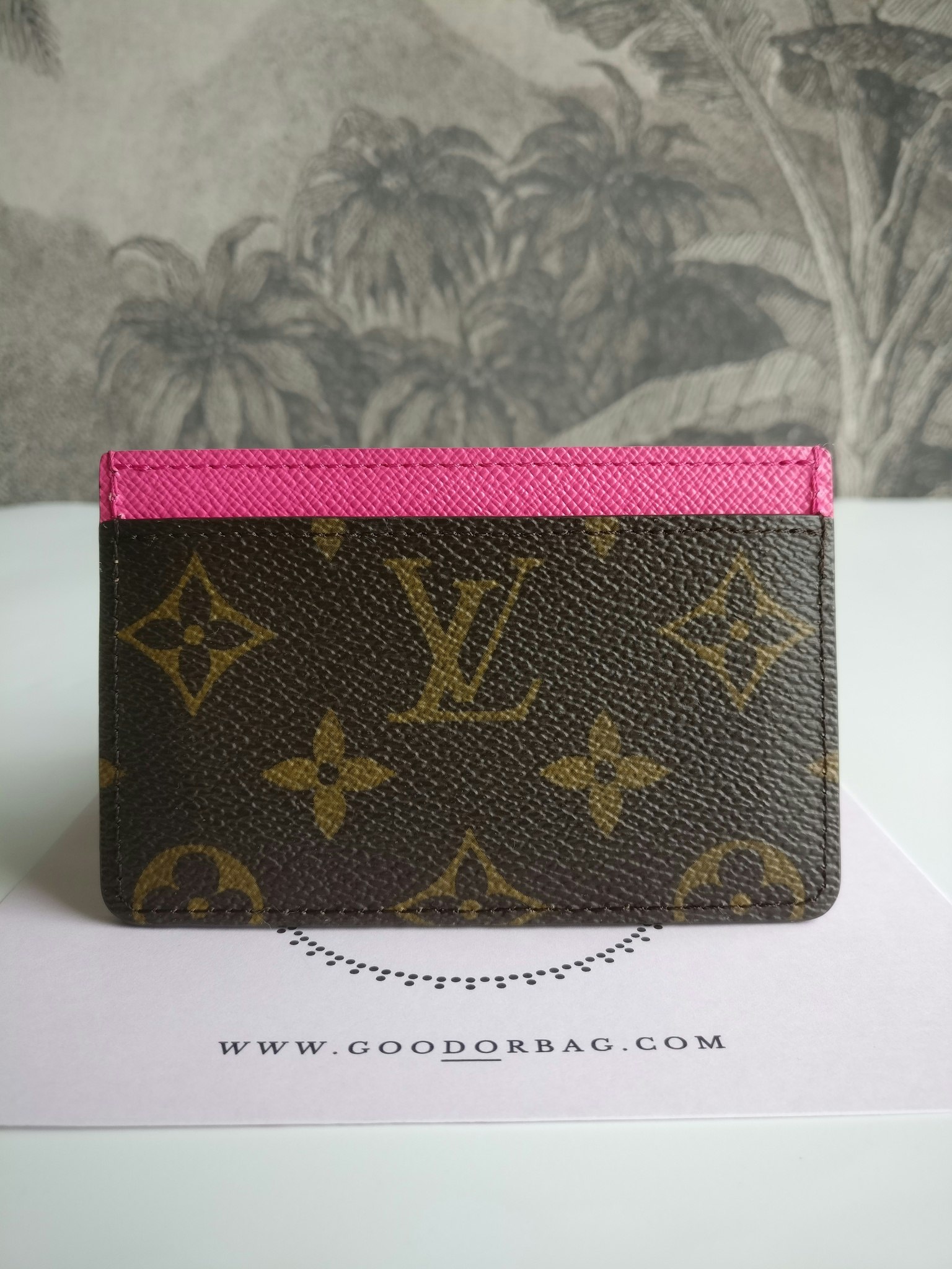 Louis Vuitton Illustre Card Holder Vivienne