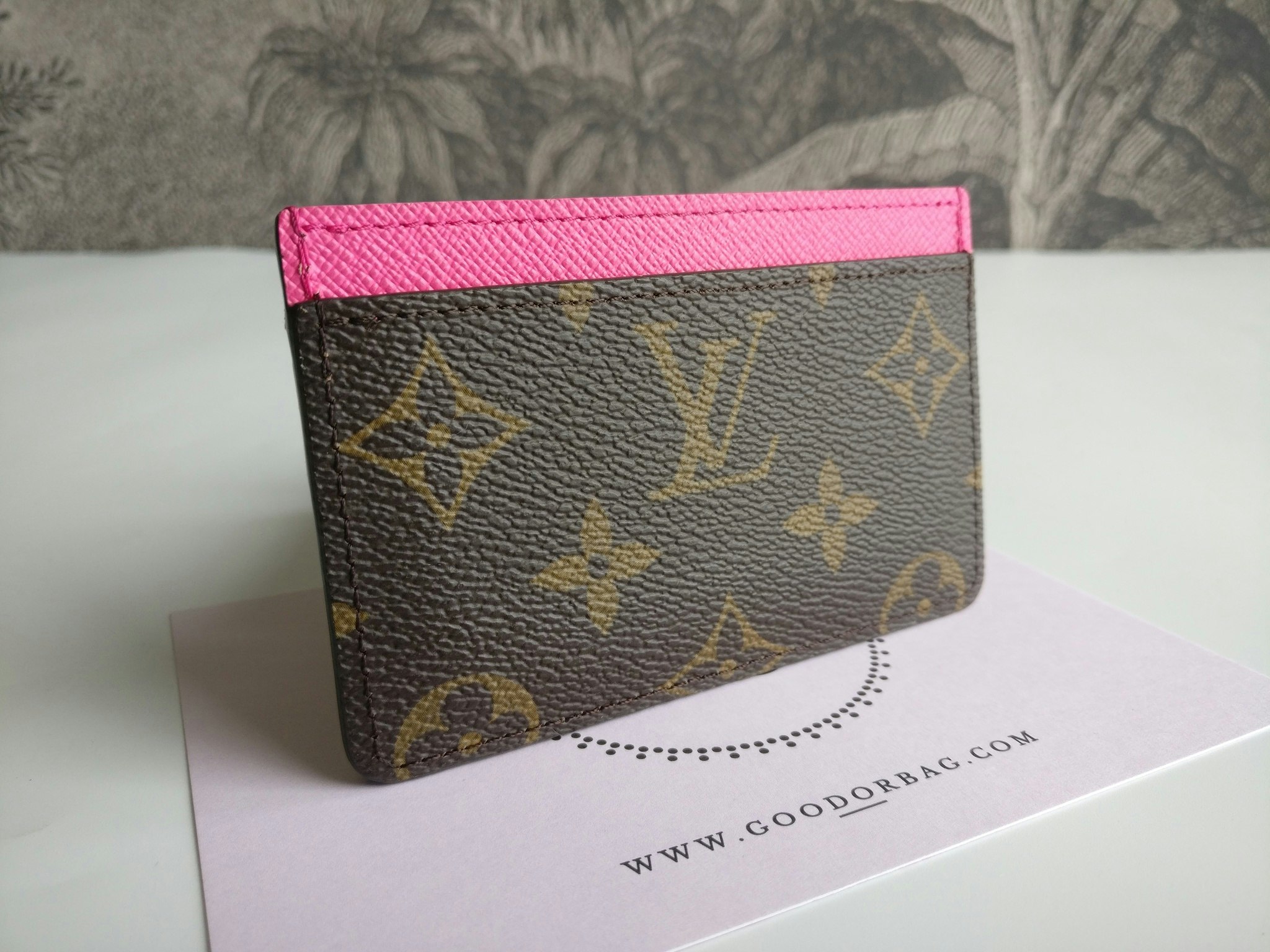Louis Vuitton Illustre Card Holder Vivienne