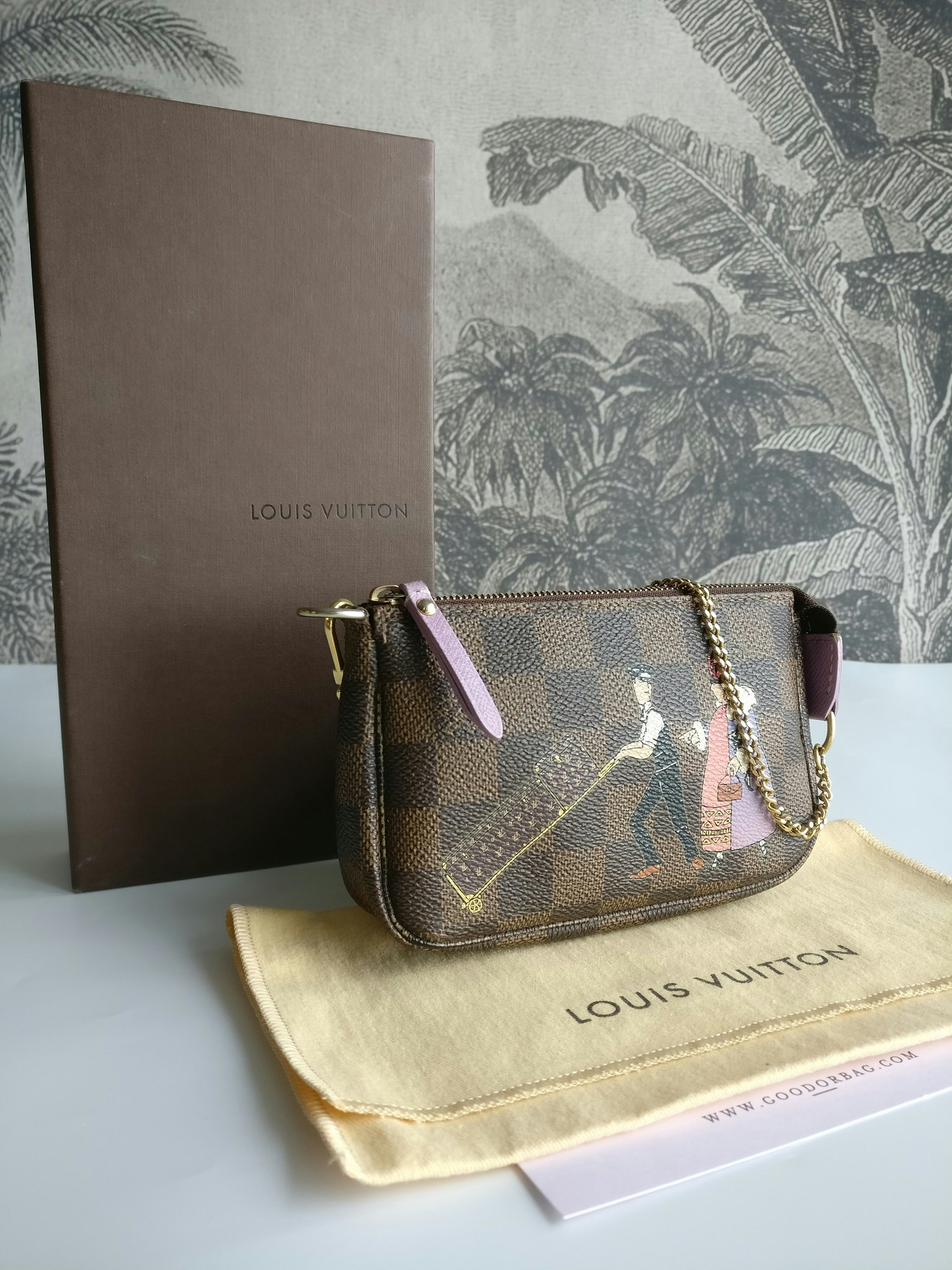 Louis Vuitton Illustre Mini Pochette Bellboy