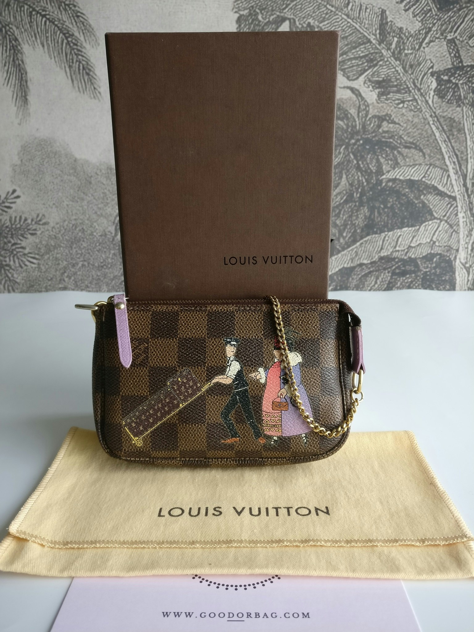Louis Vuitton Illustre Mini Pochette Bellboy