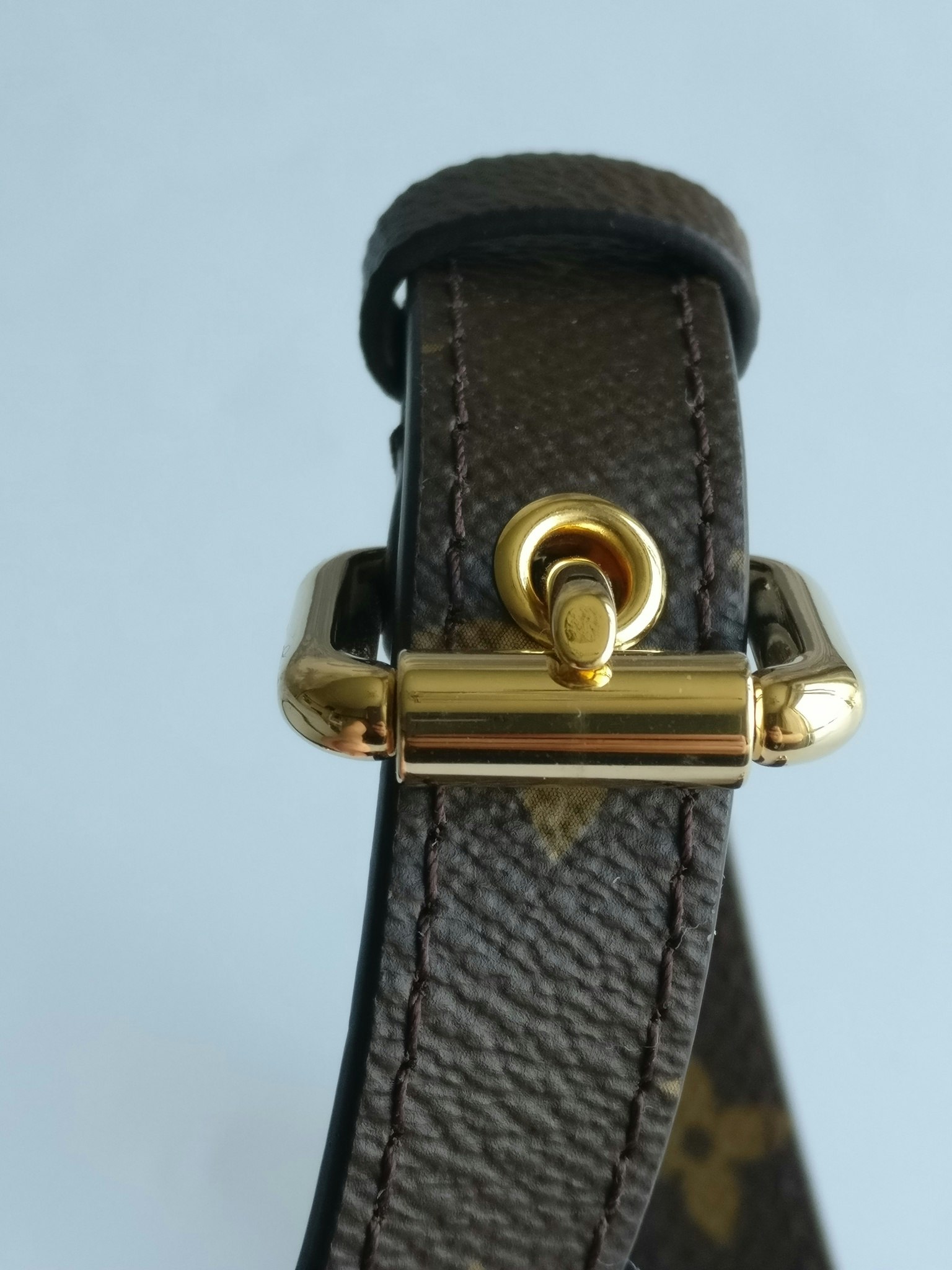 Louis Vuitton adjustable Metis shoulder strap