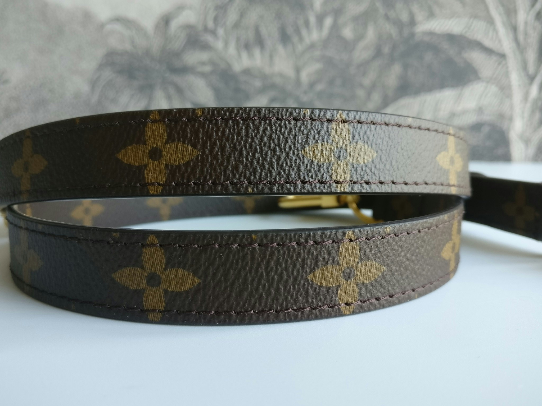 Louis Vuitton adjustable Metis shoulder strap