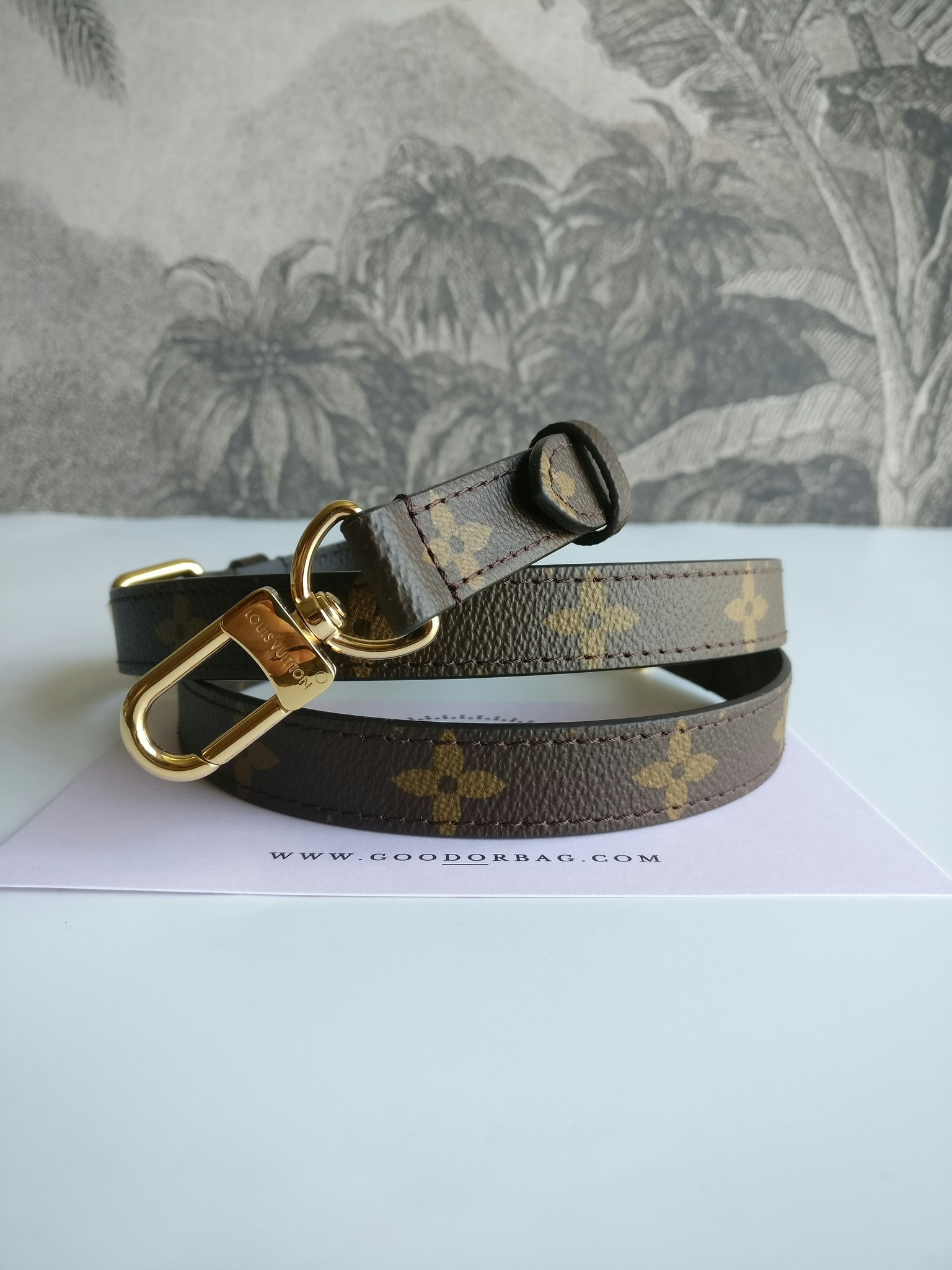 Louis Vuitton adjustable Metis shoulder strap