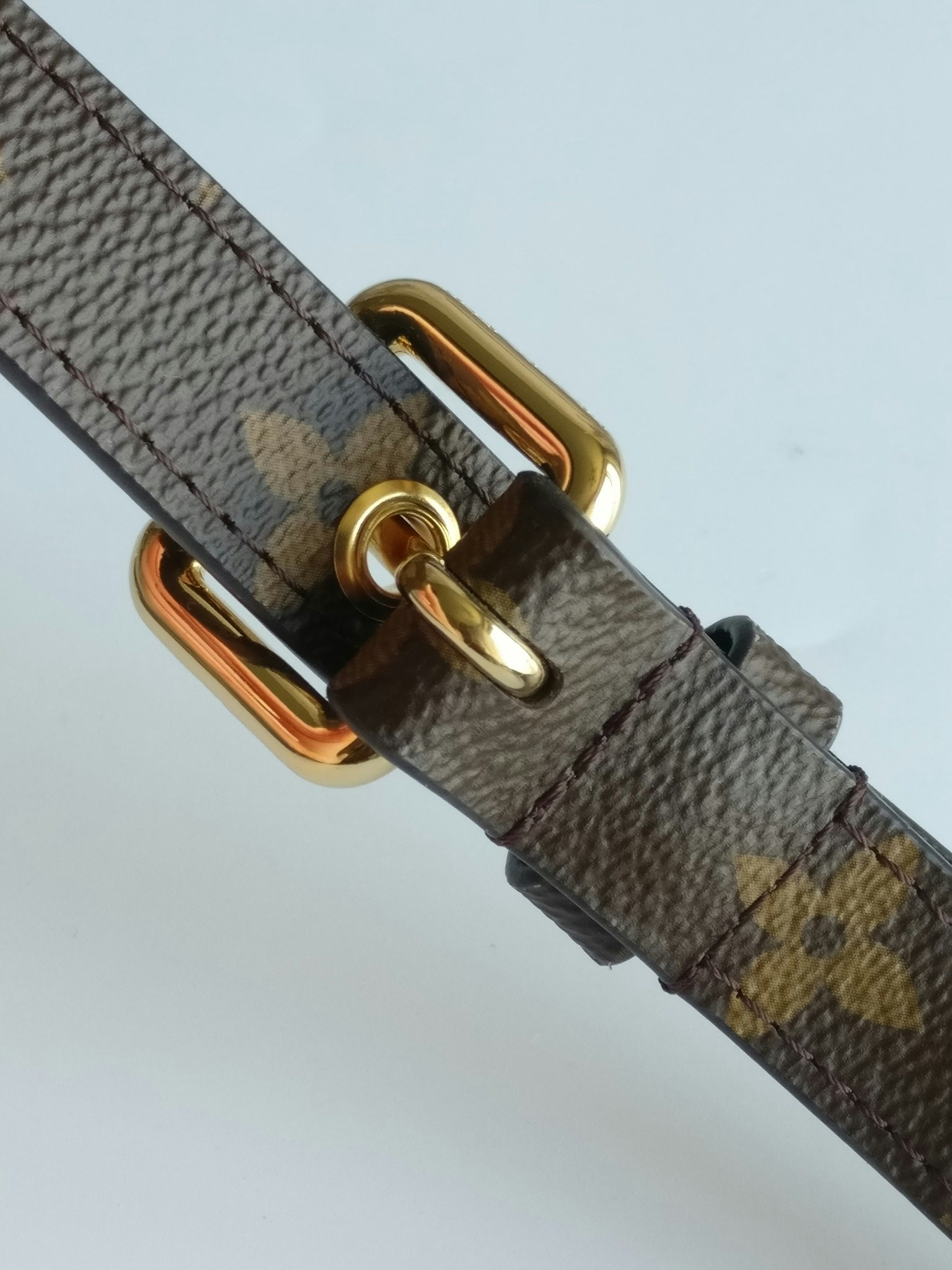 Louis Vuitton adjustable Metis shoulder strap