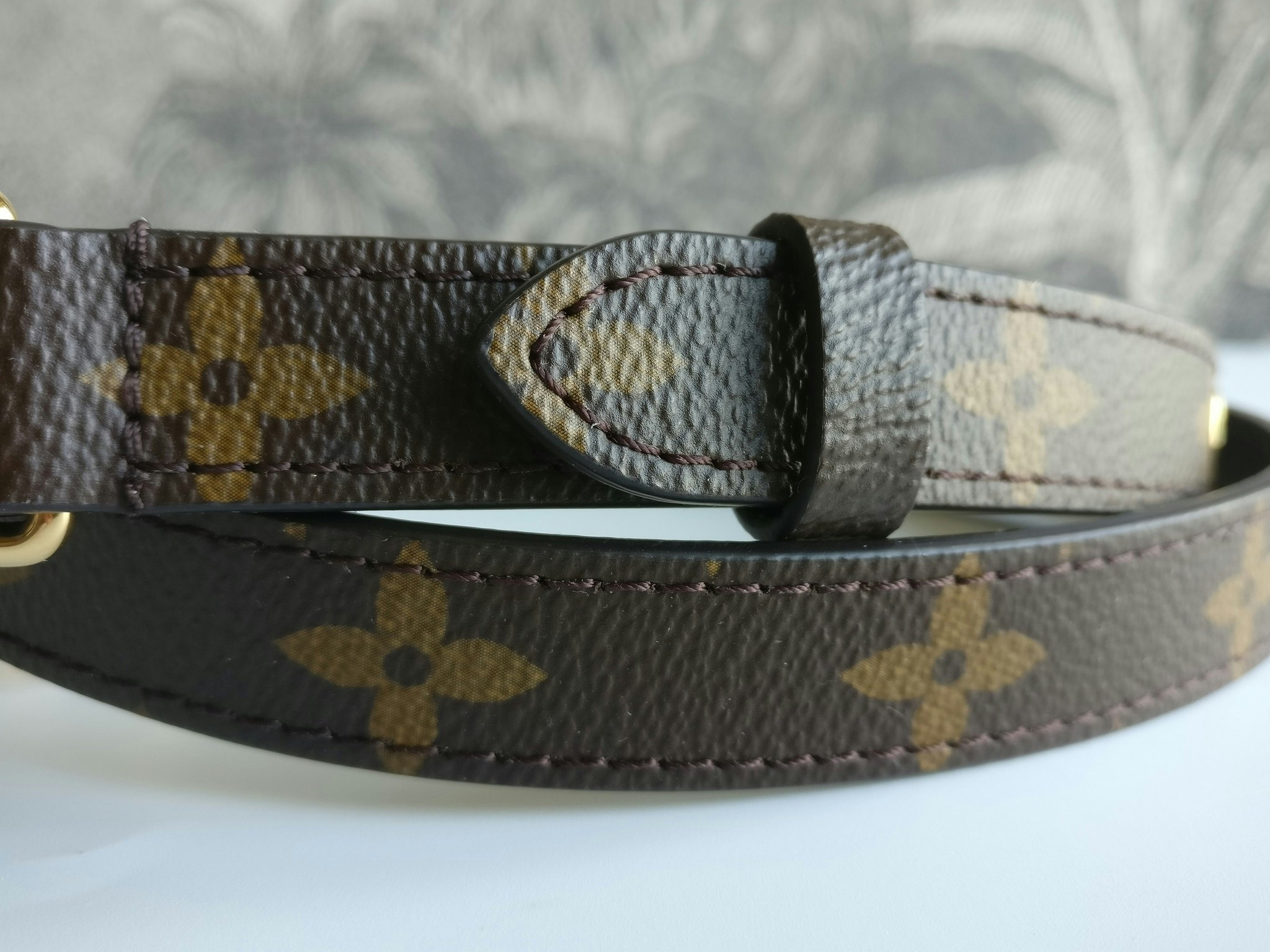 Louis Vuitton adjustable Metis shoulder strap