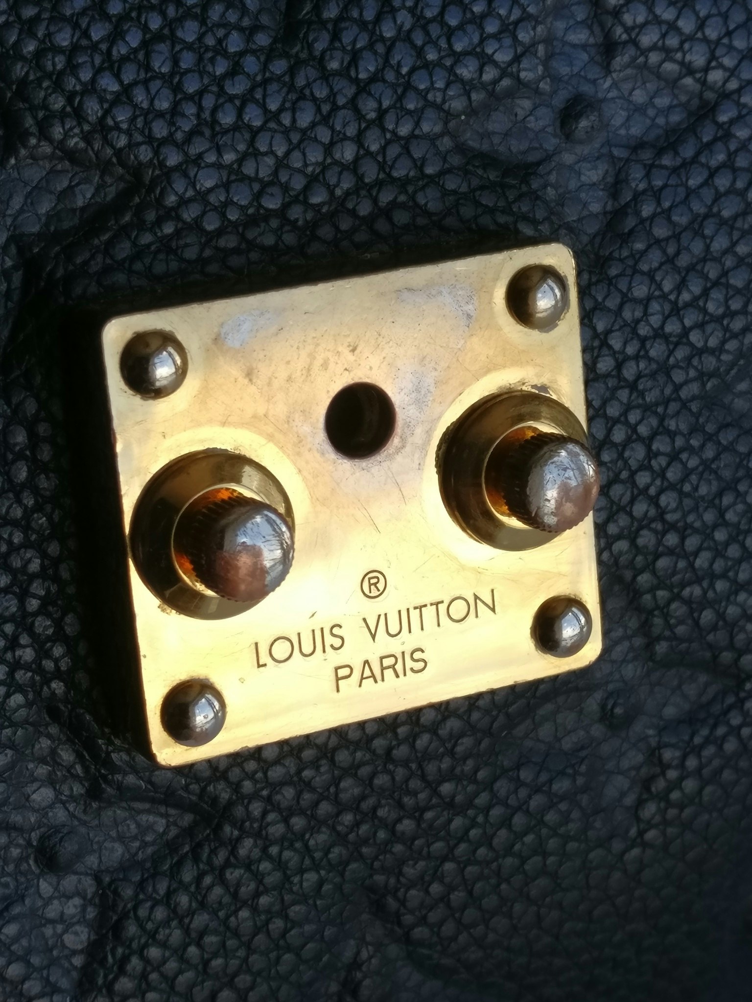 Louis Vuitton Pochette Metis black empreinte