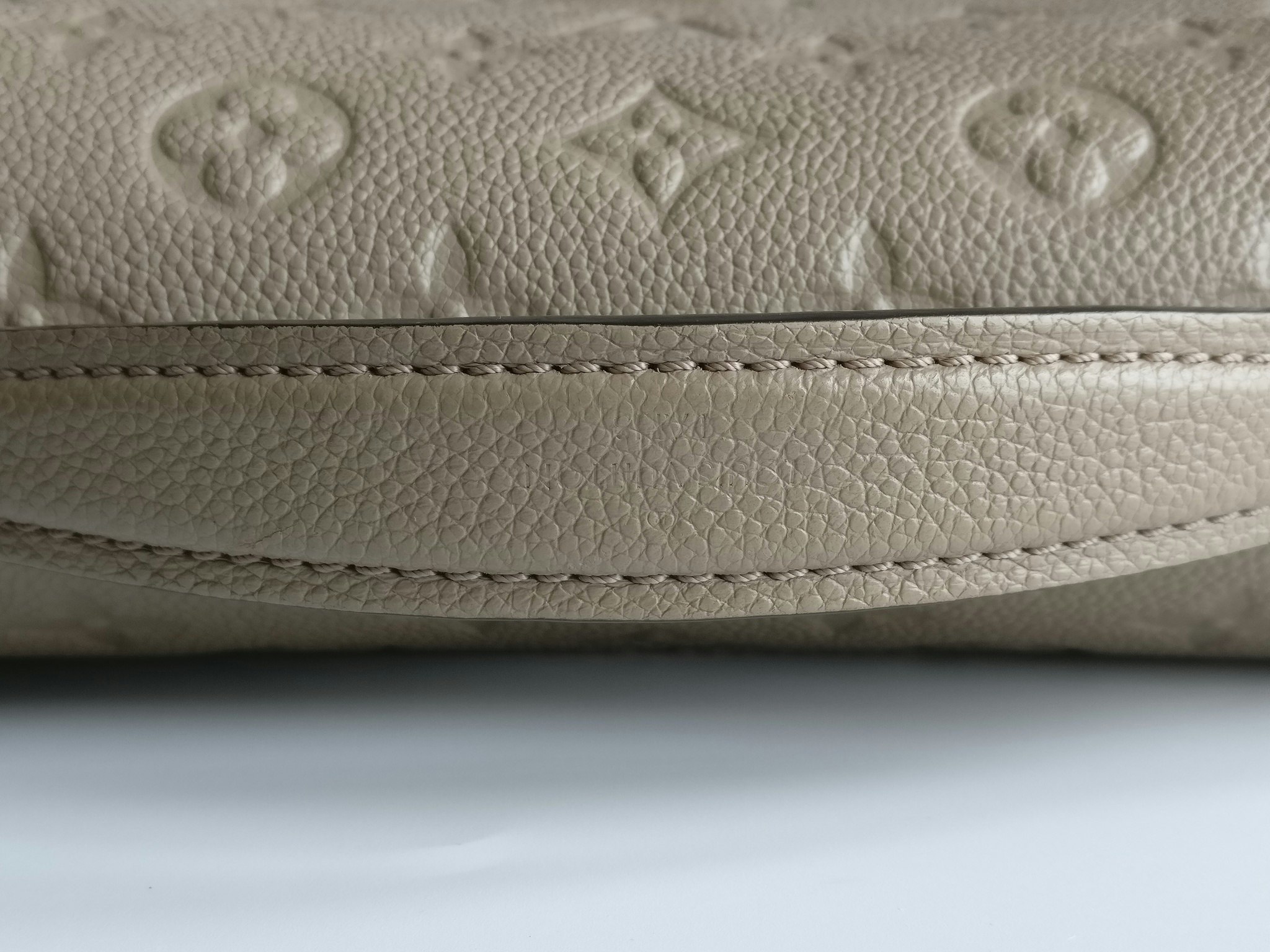 Louis Vuitton Pochette Metis empreinte Dune