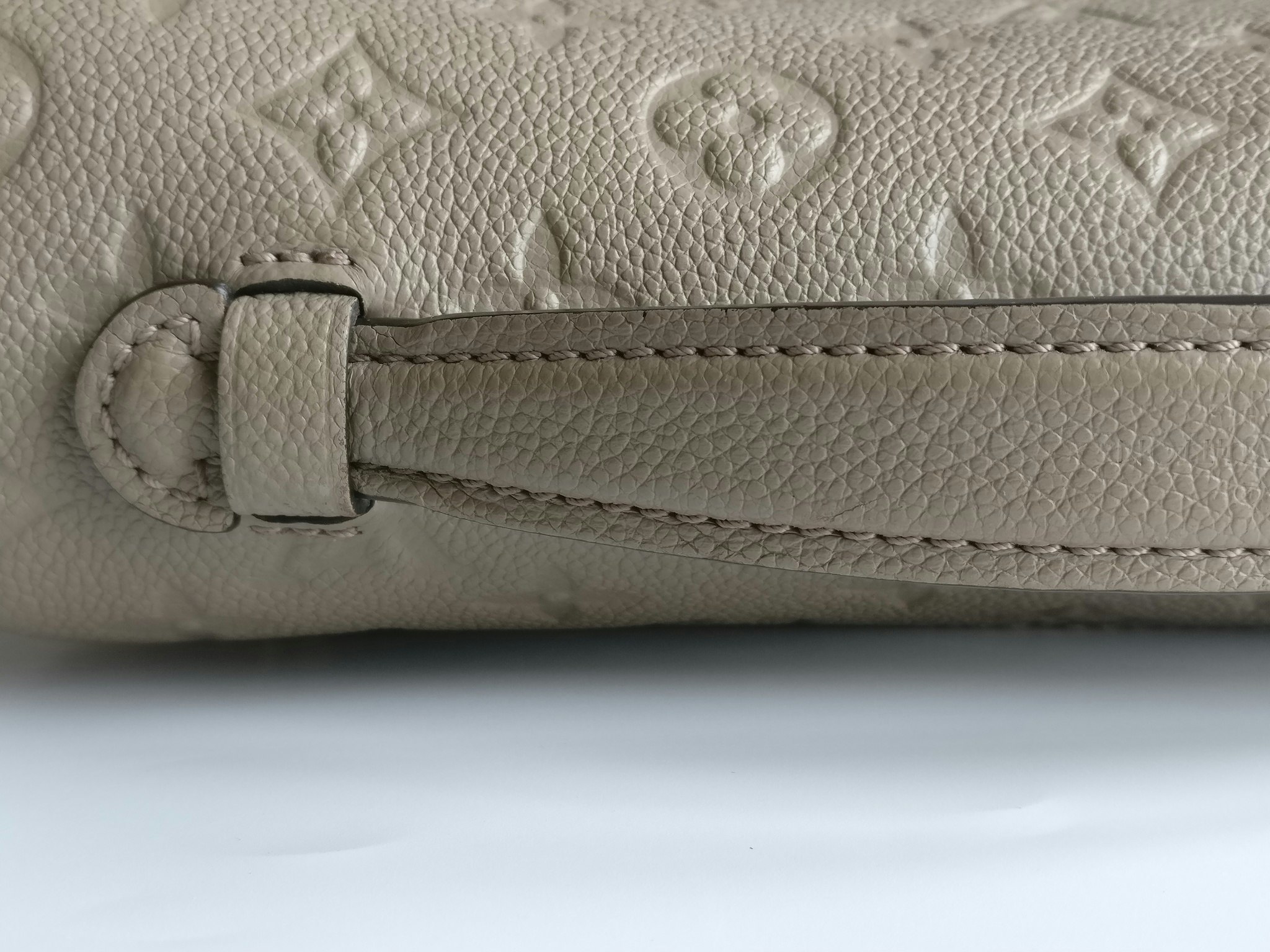 Louis Vuitton Pochette Metis empreinte Dune