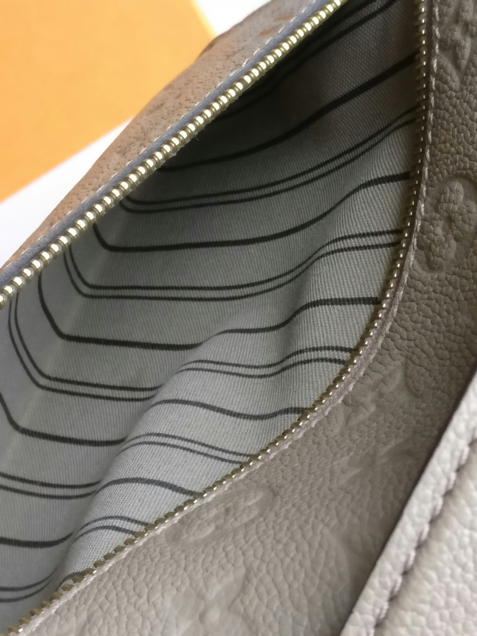 Louis Vuitton Pochette Metis empreinte Dune