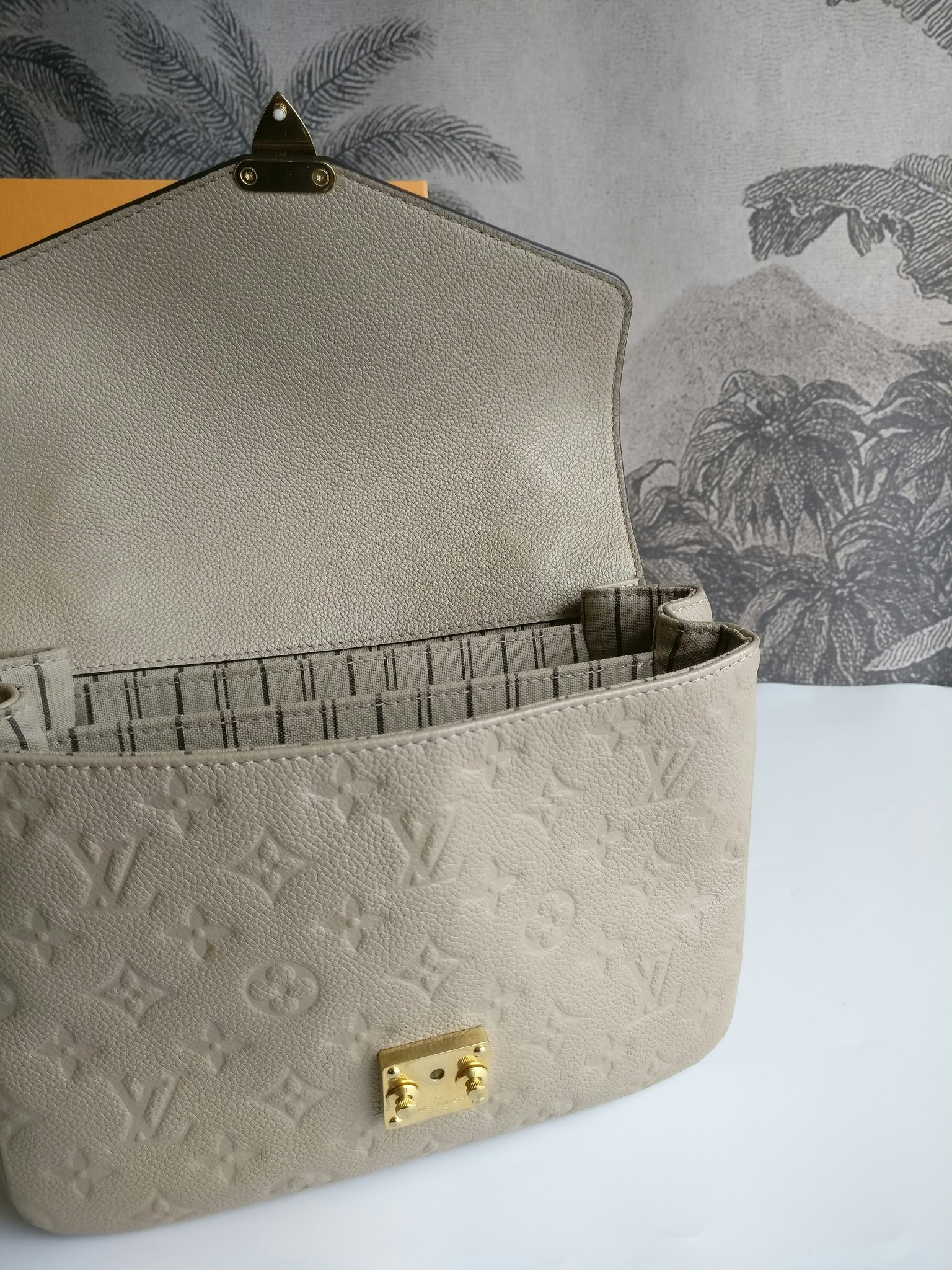 Louis Vuitton Pochette Metis empreinte Dune