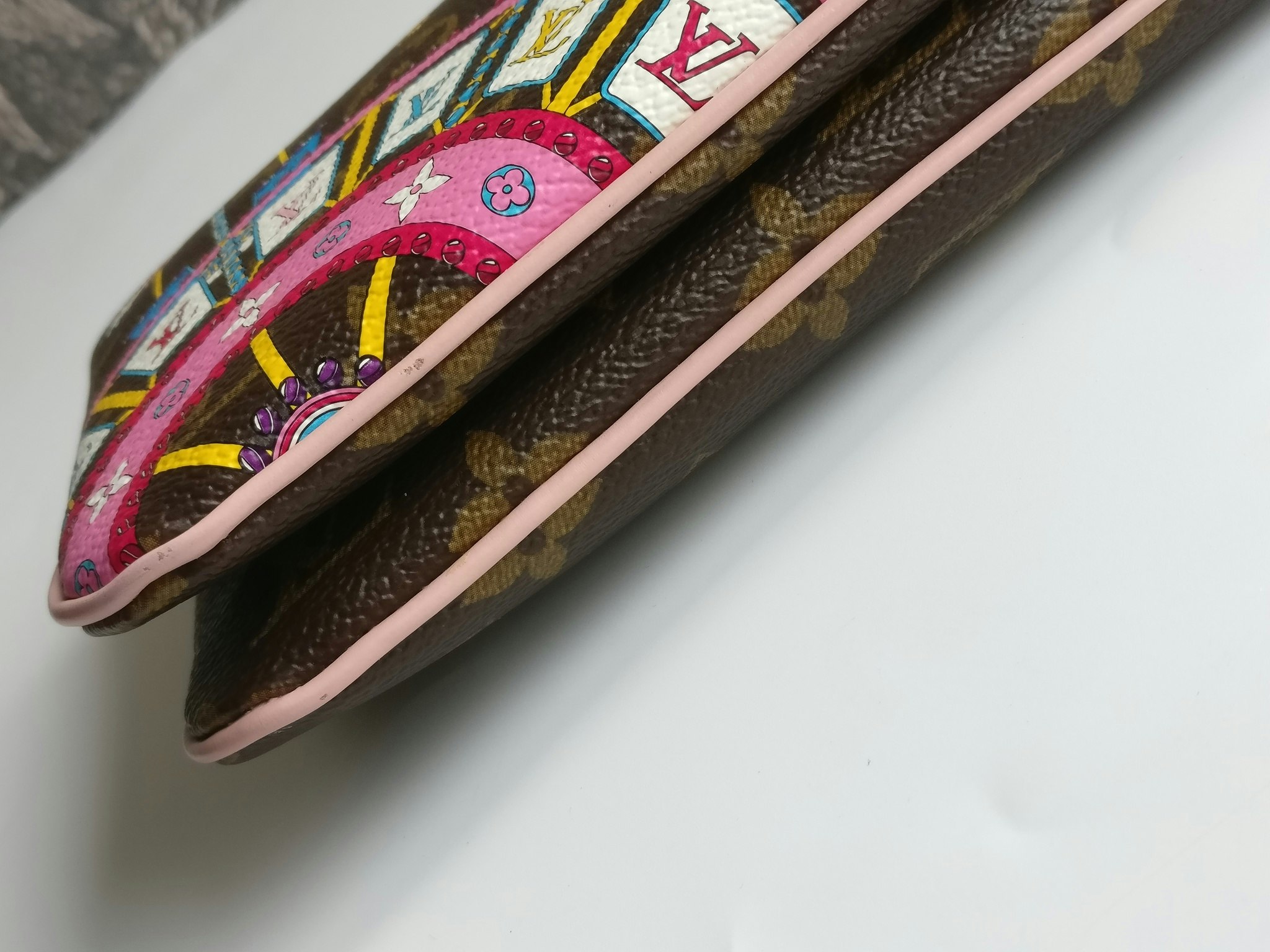 Louis Vuitton  Double Zip Pochette Illustre