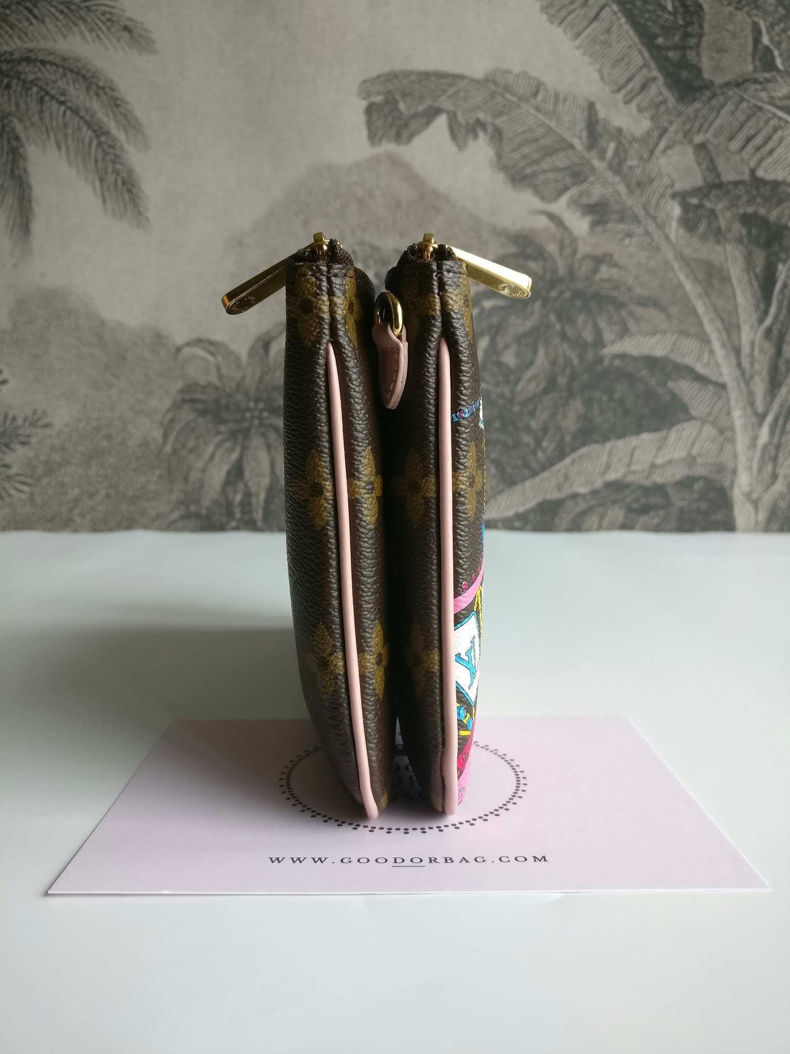 Louis Vuitton  Double Zip Pochette Illustre