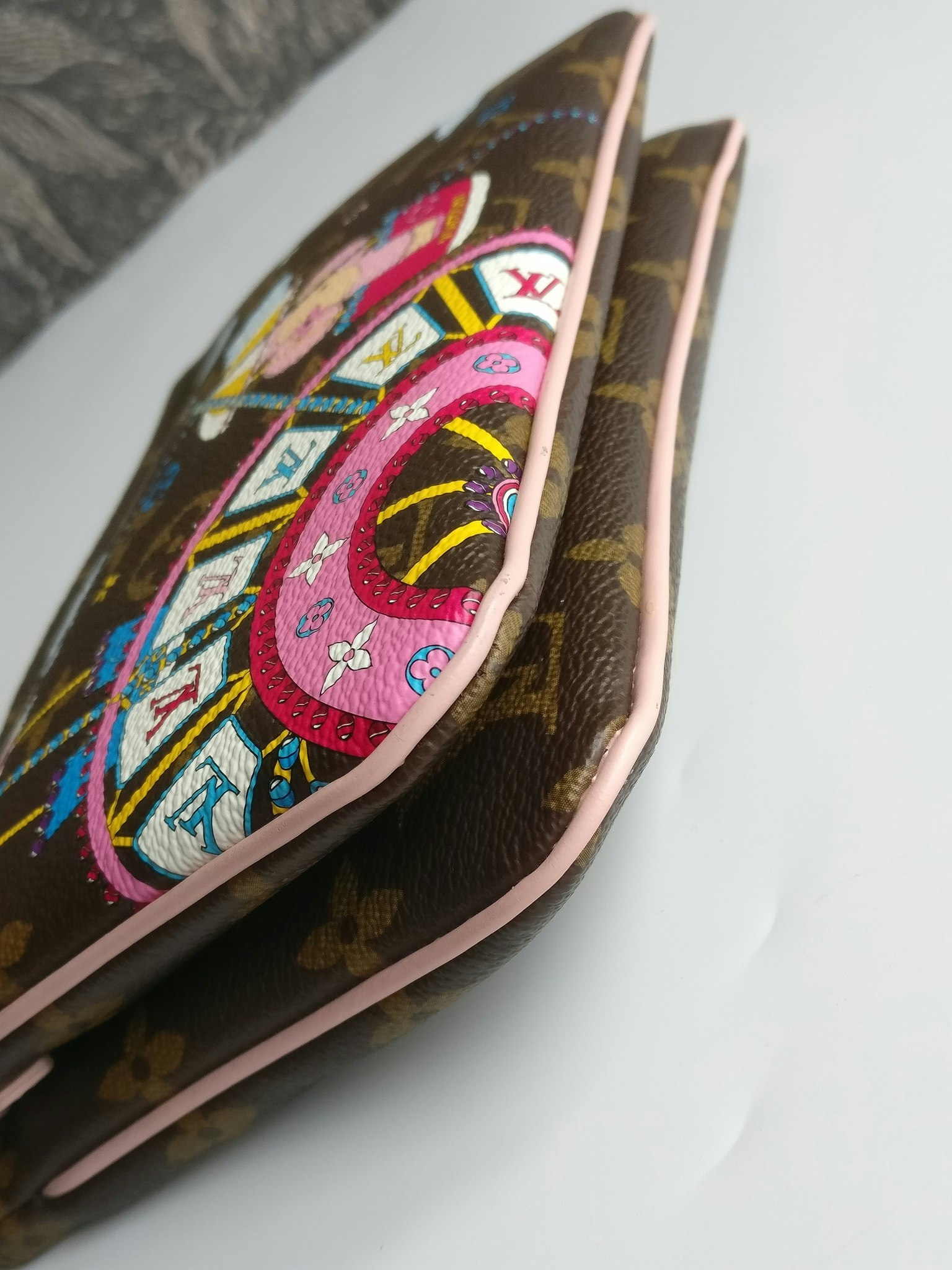 Louis Vuitton  Double Zip Pochette Illustre