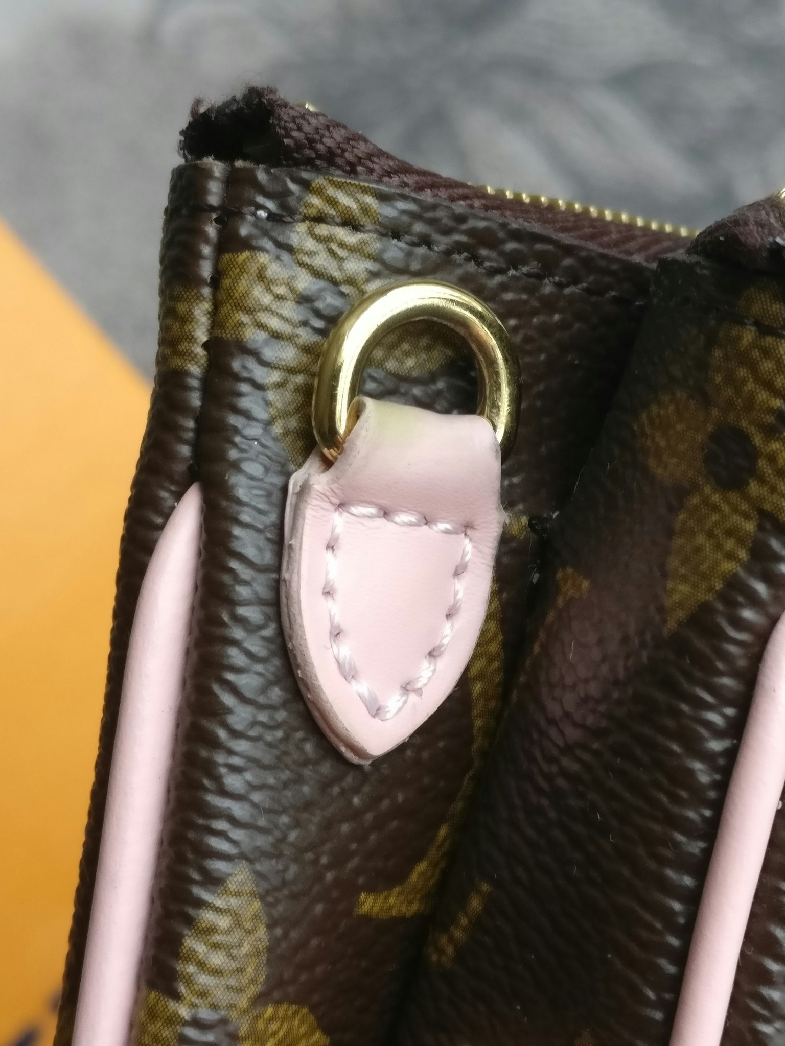 Louis Vuitton  Double Zip Pochette Illustre