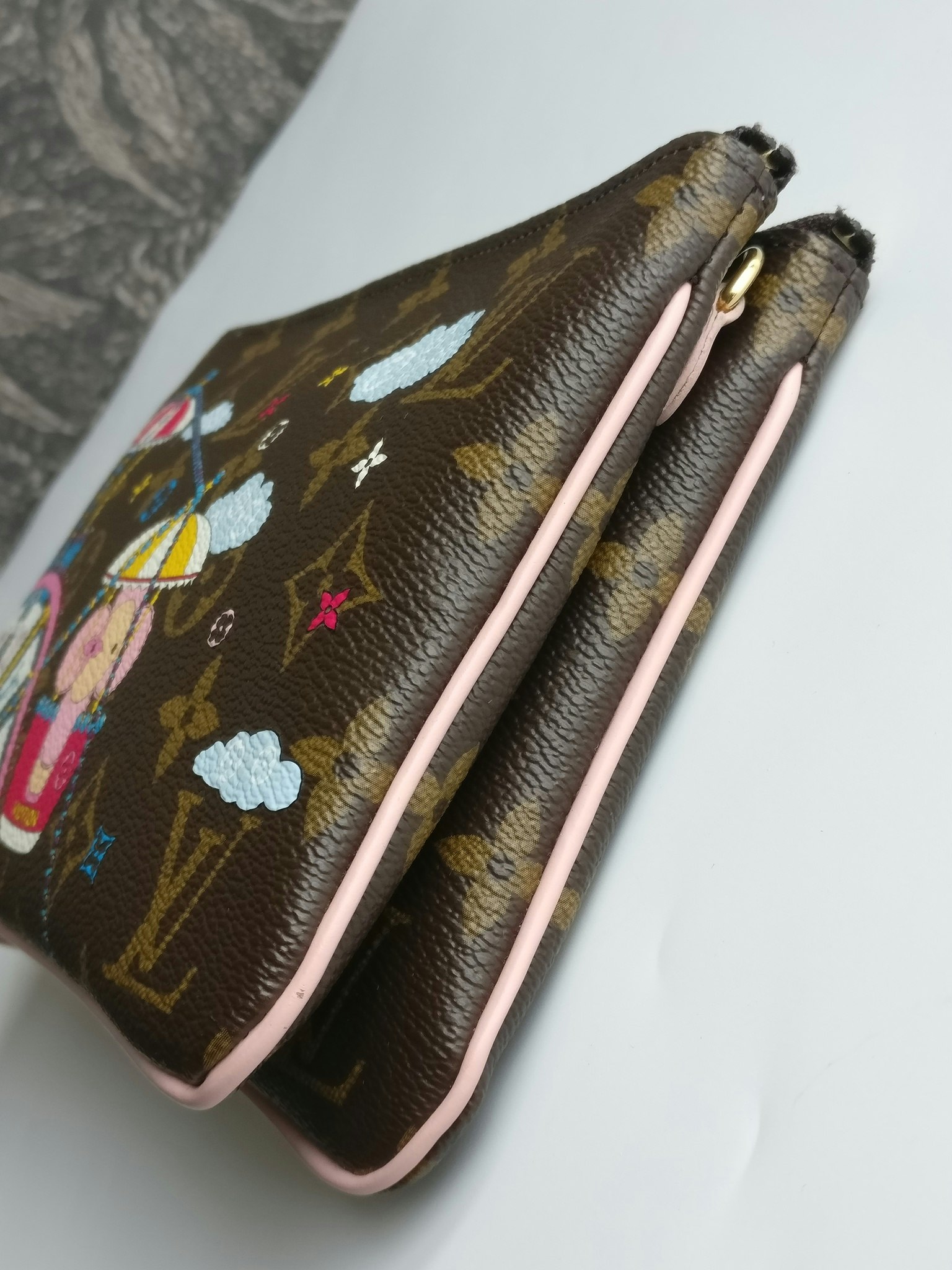 Louis Vuitton  Double Zip Pochette Illustre