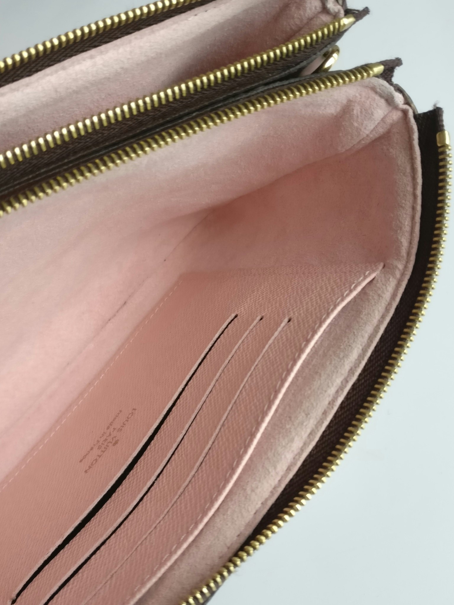Louis Vuitton  Double Zip Pochette Illustre