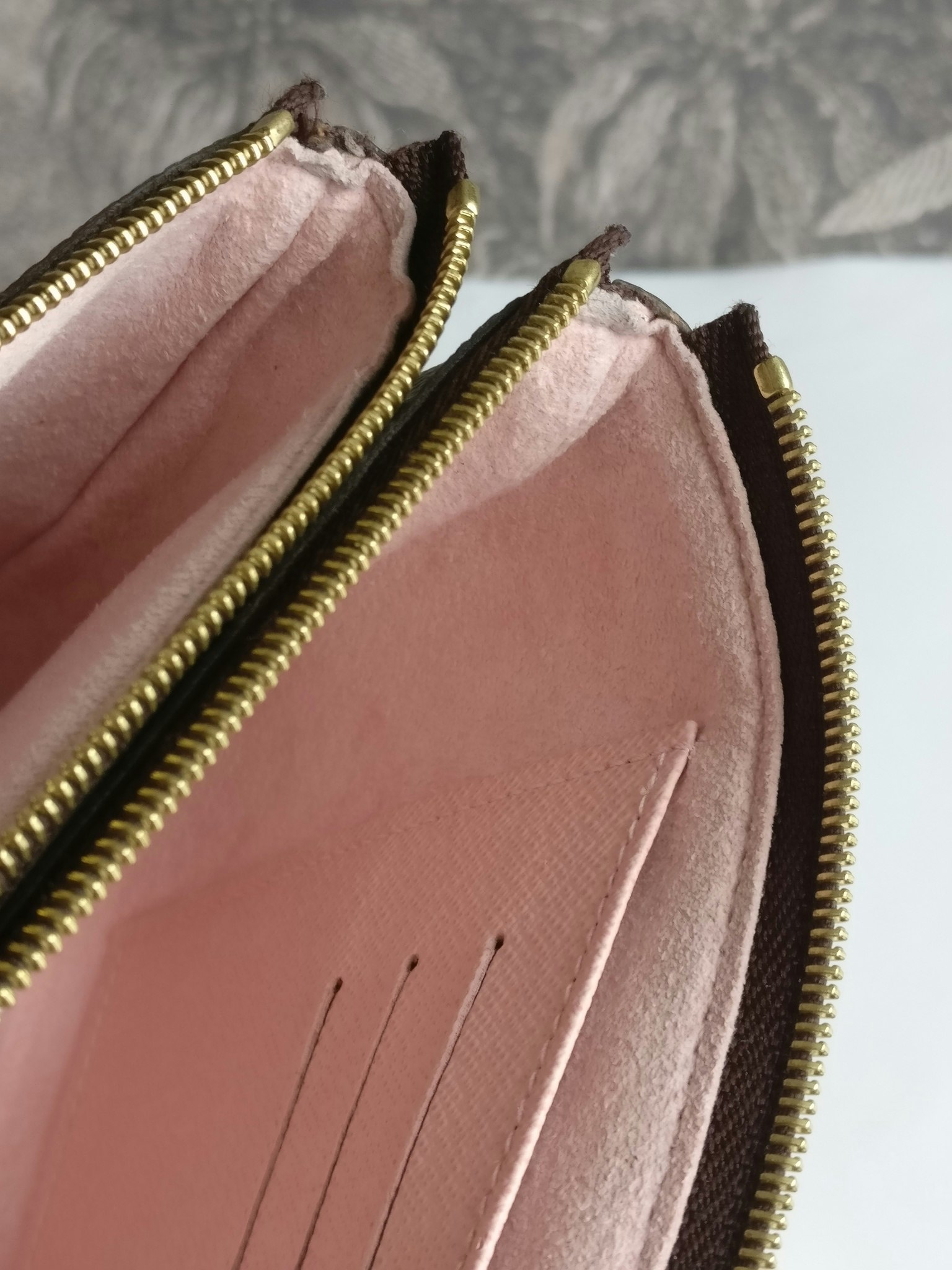 Louis Vuitton  Double Zip Pochette Illustre