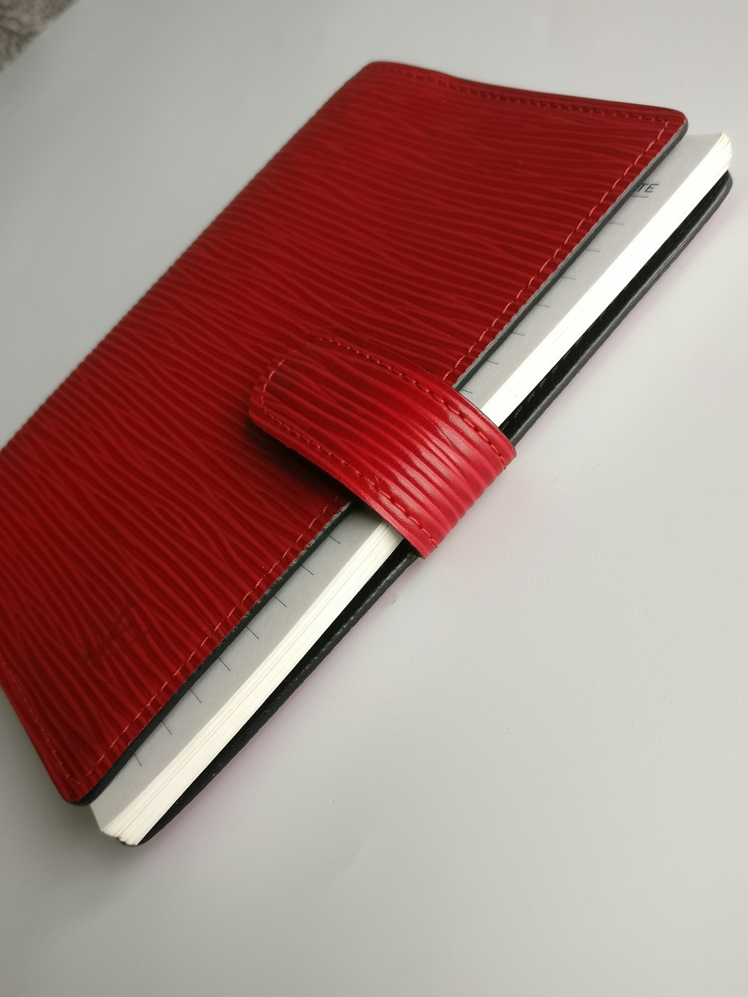 Louis Vuitton Small Ring Agenda Cover red epi