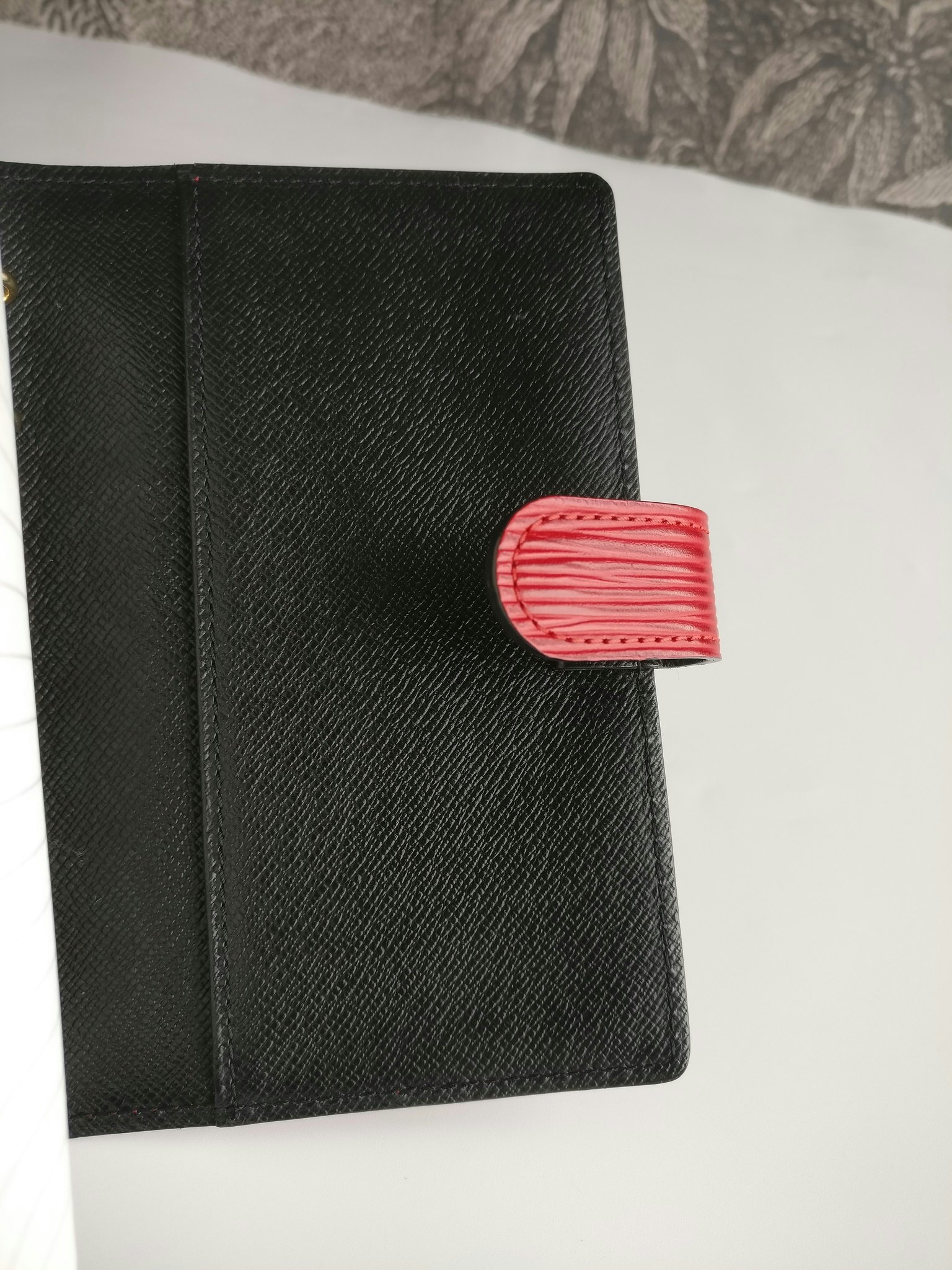 Louis Vuitton Small Ring Agenda Cover red epi